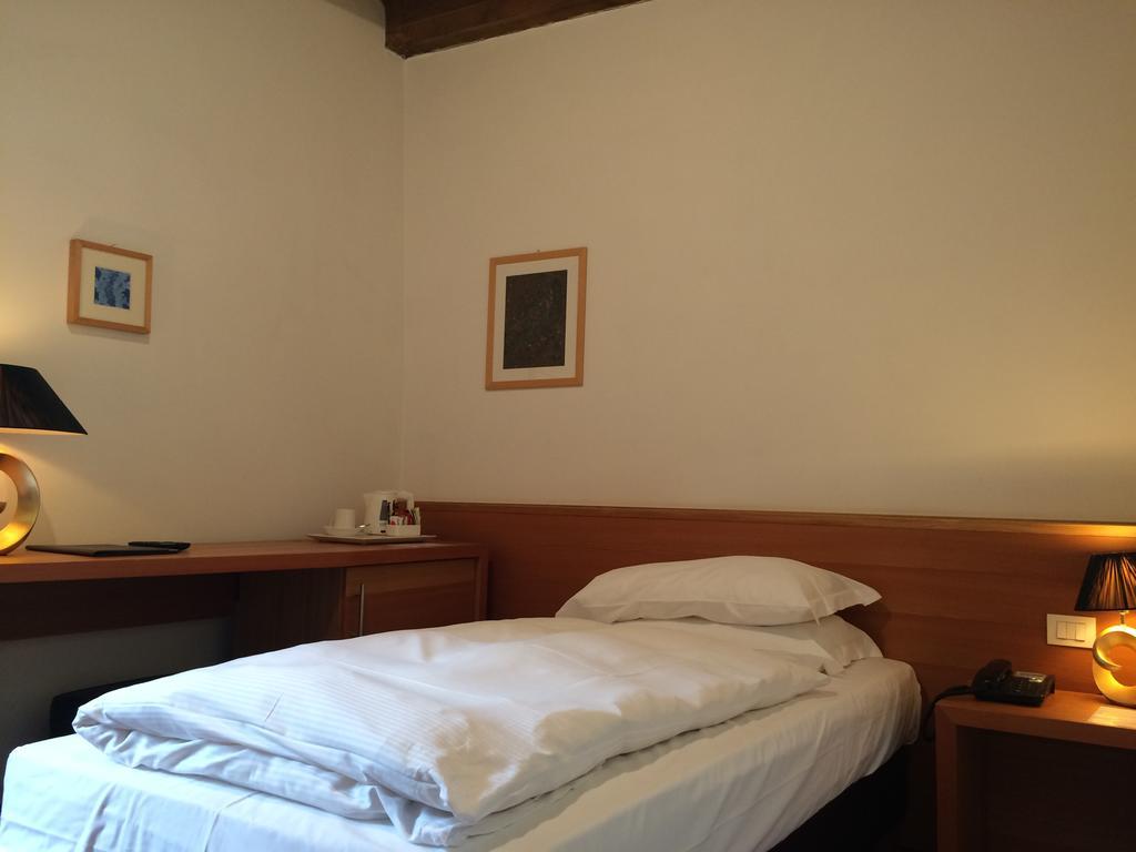Single Room,173764401:JPEG