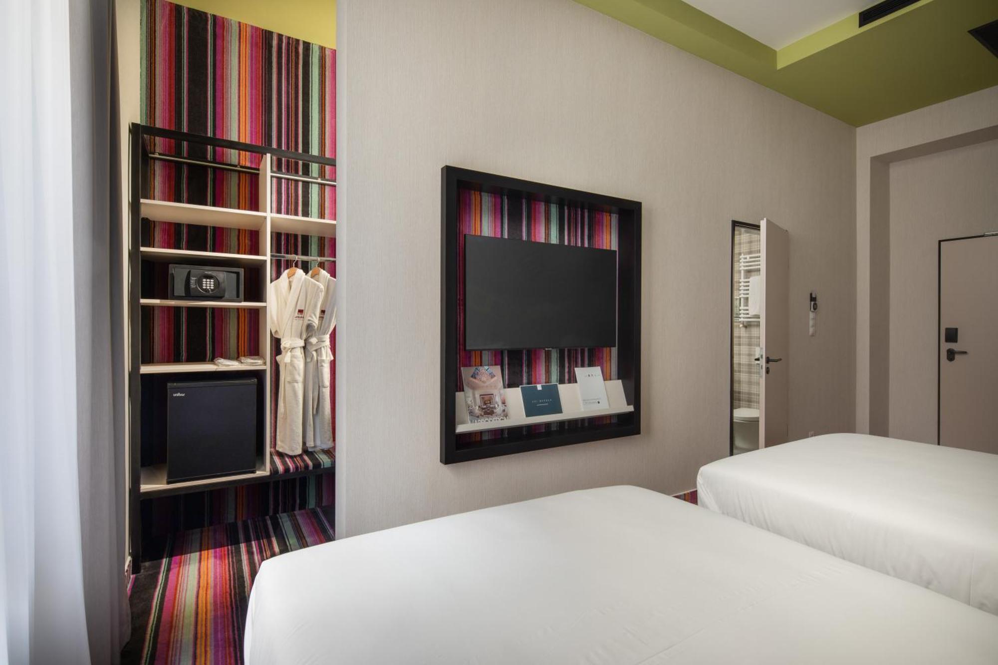 Funky Twin Room