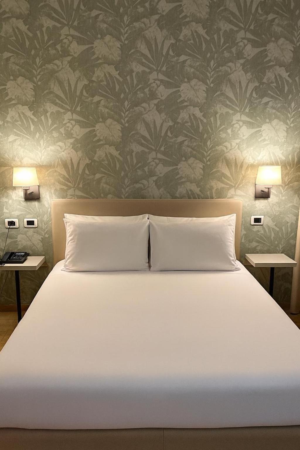 Habitación con cama extragrande y ducha a ras de suelo - Adaptada para personas con movilidad reducida