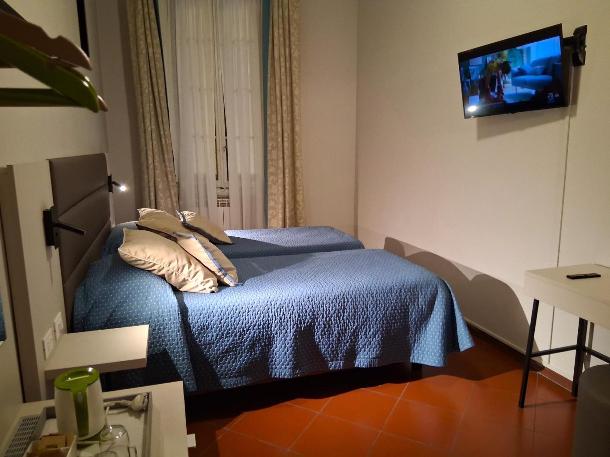 Twin Room,1739385247:JPEG