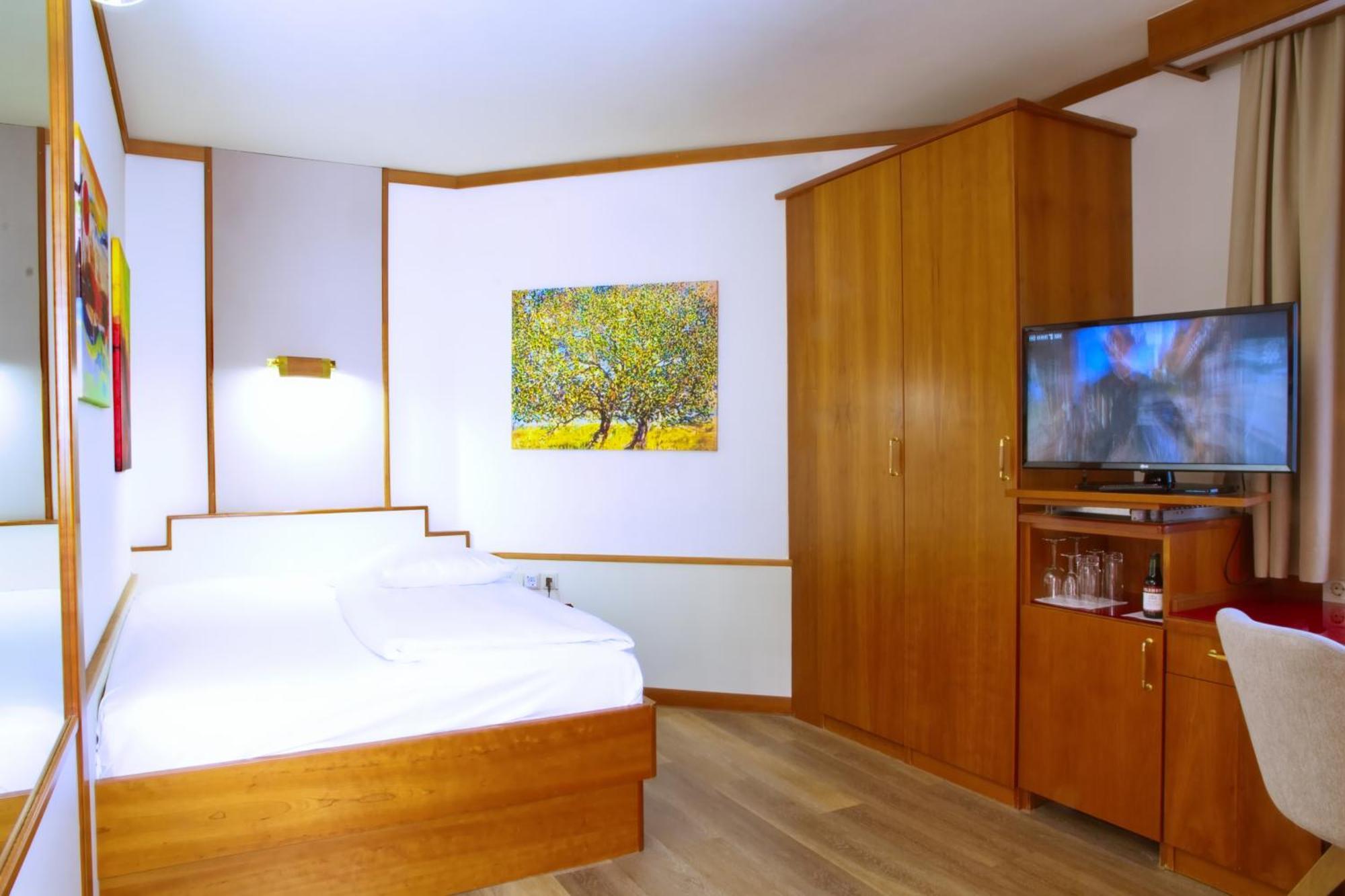 Single Room,1739389011:JPEG