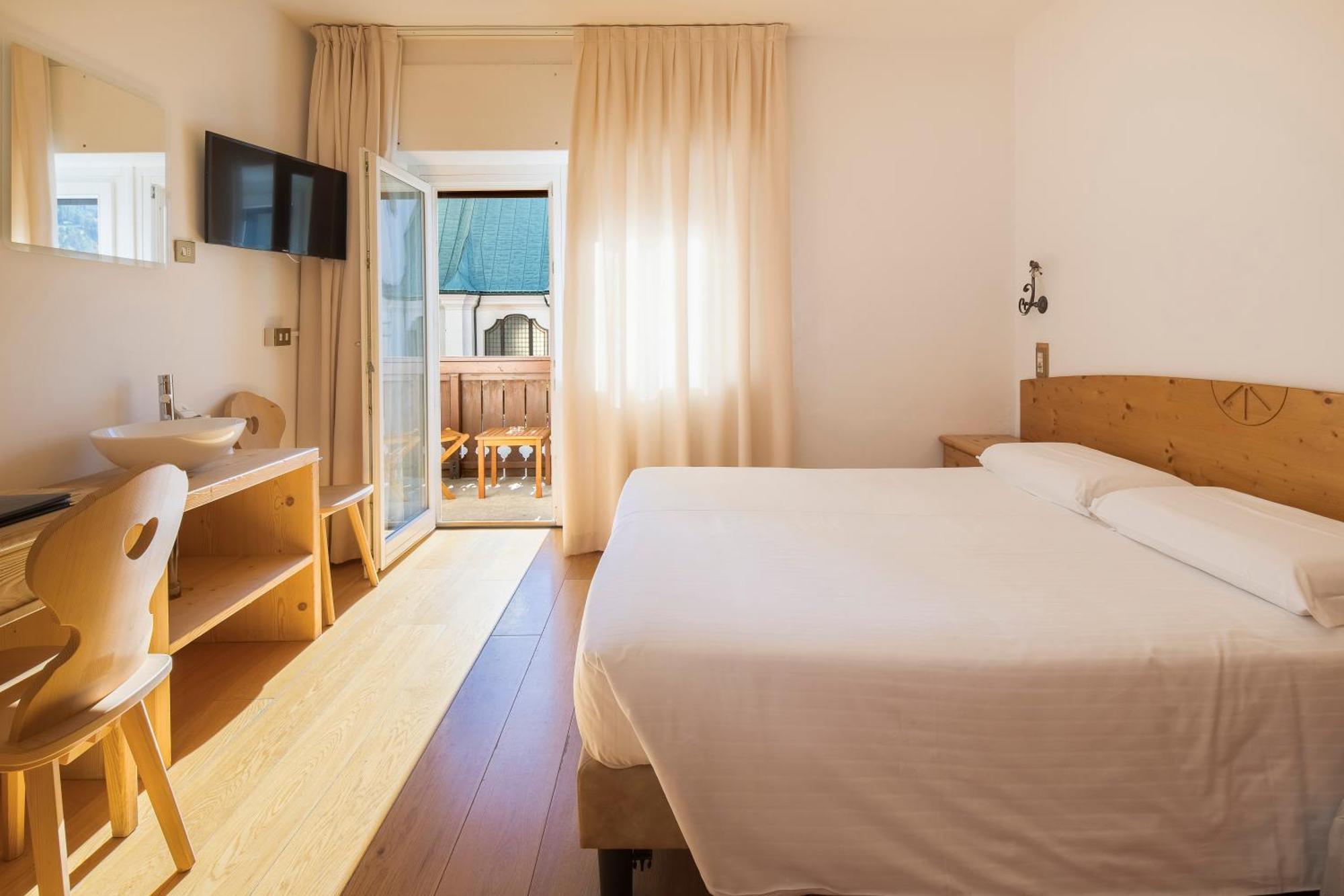 Two Connecting Double or Twin Rooms