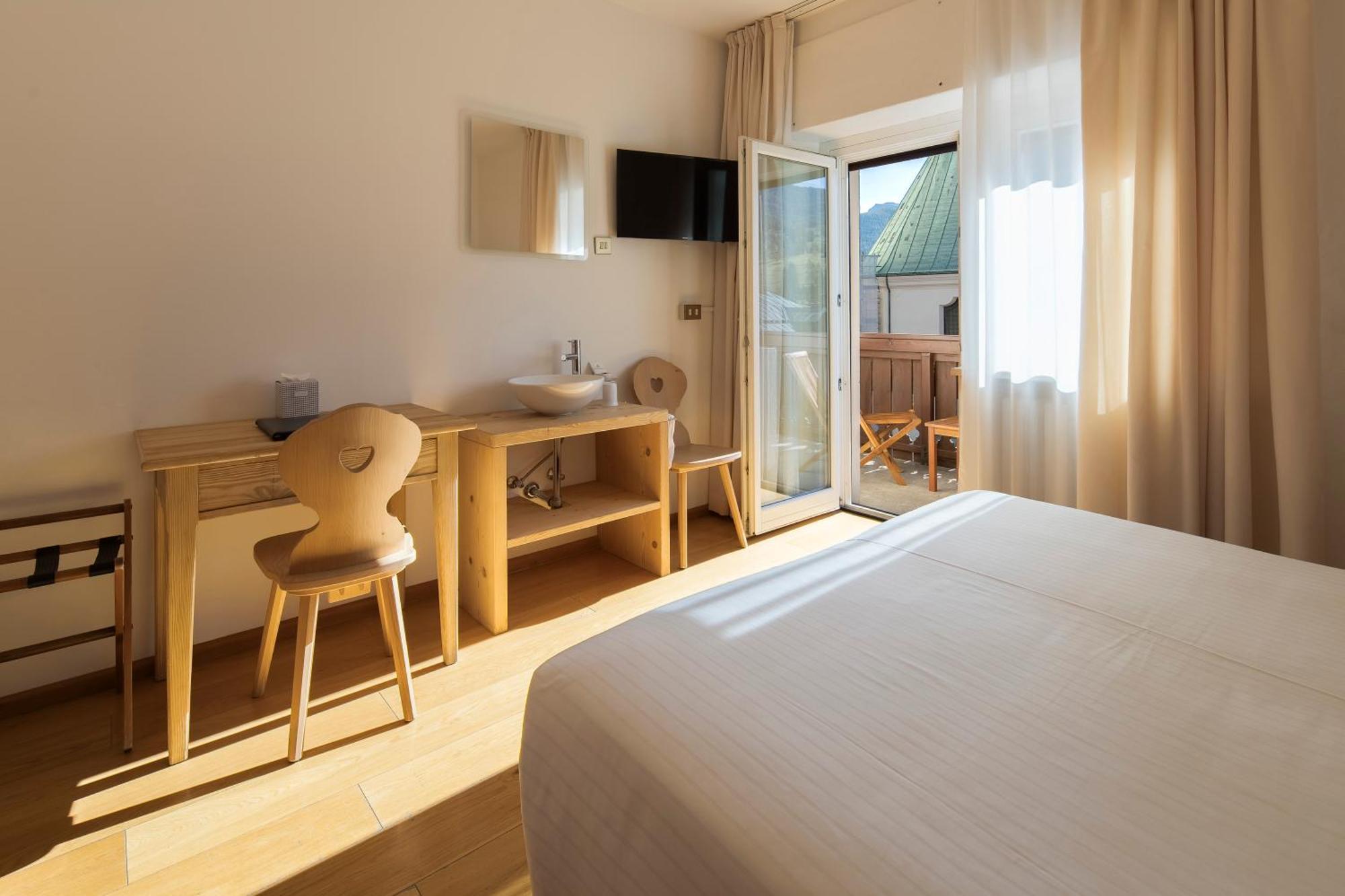 Two Connecting Double or Twin Rooms