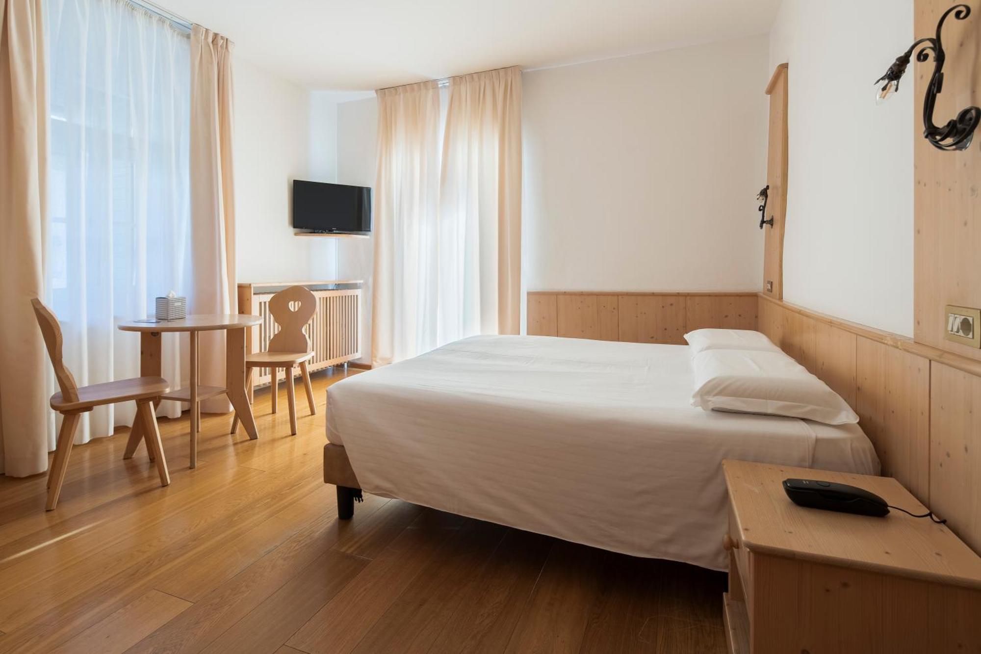 Two Connecting Double or Twin Rooms
