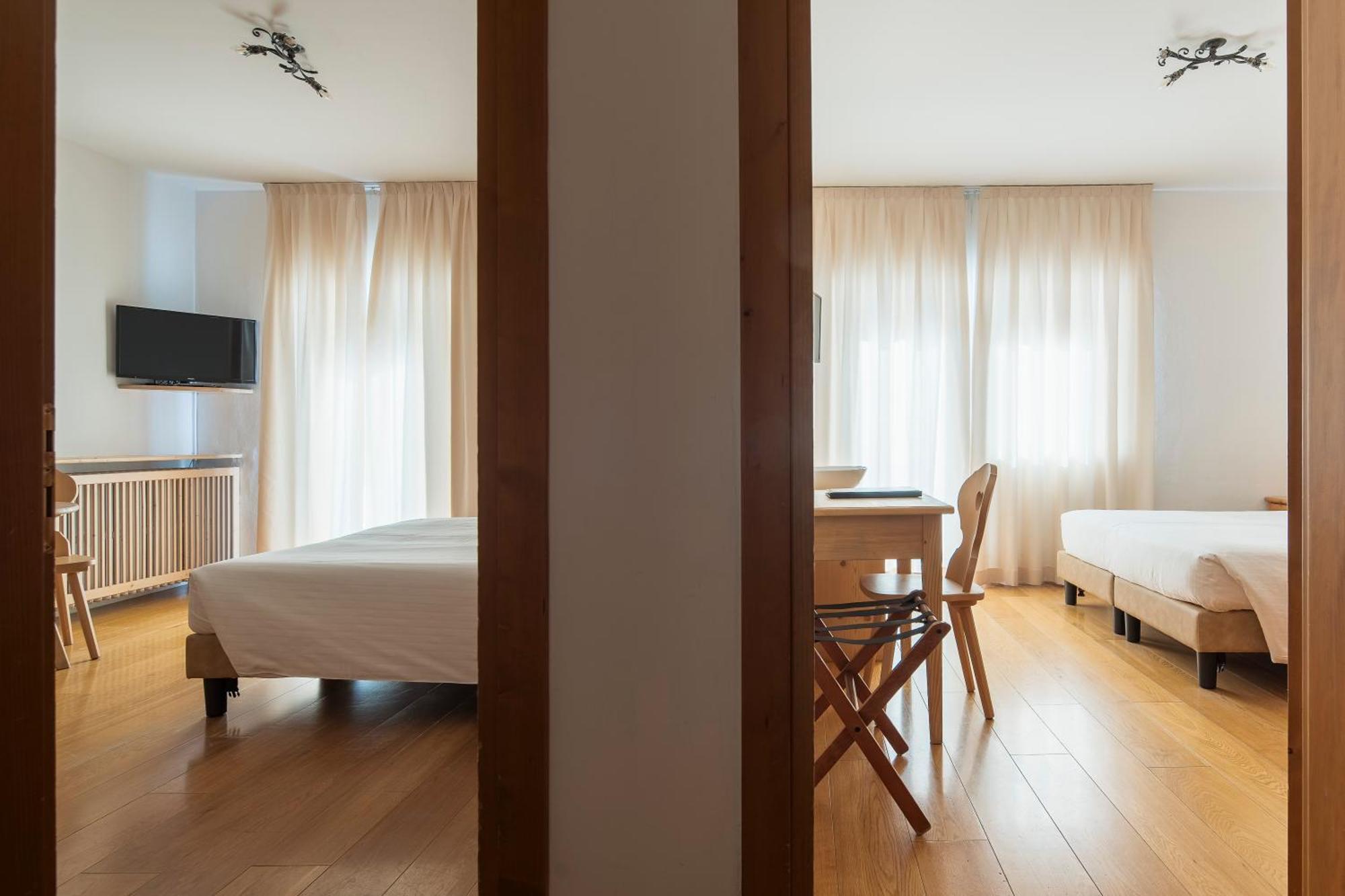 Two Connecting Double or Twin Rooms