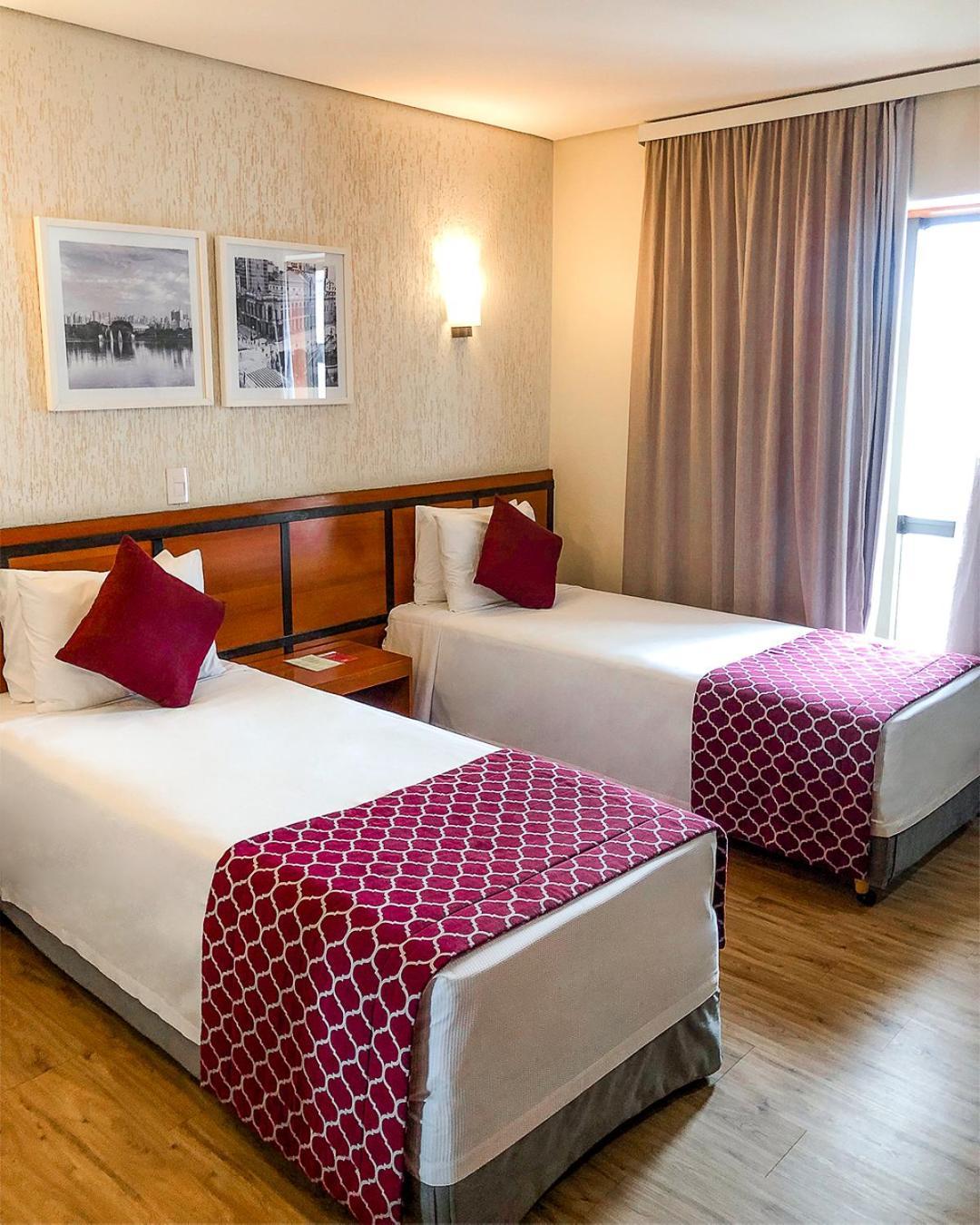 Quarto com 2 Camas de Solteiro