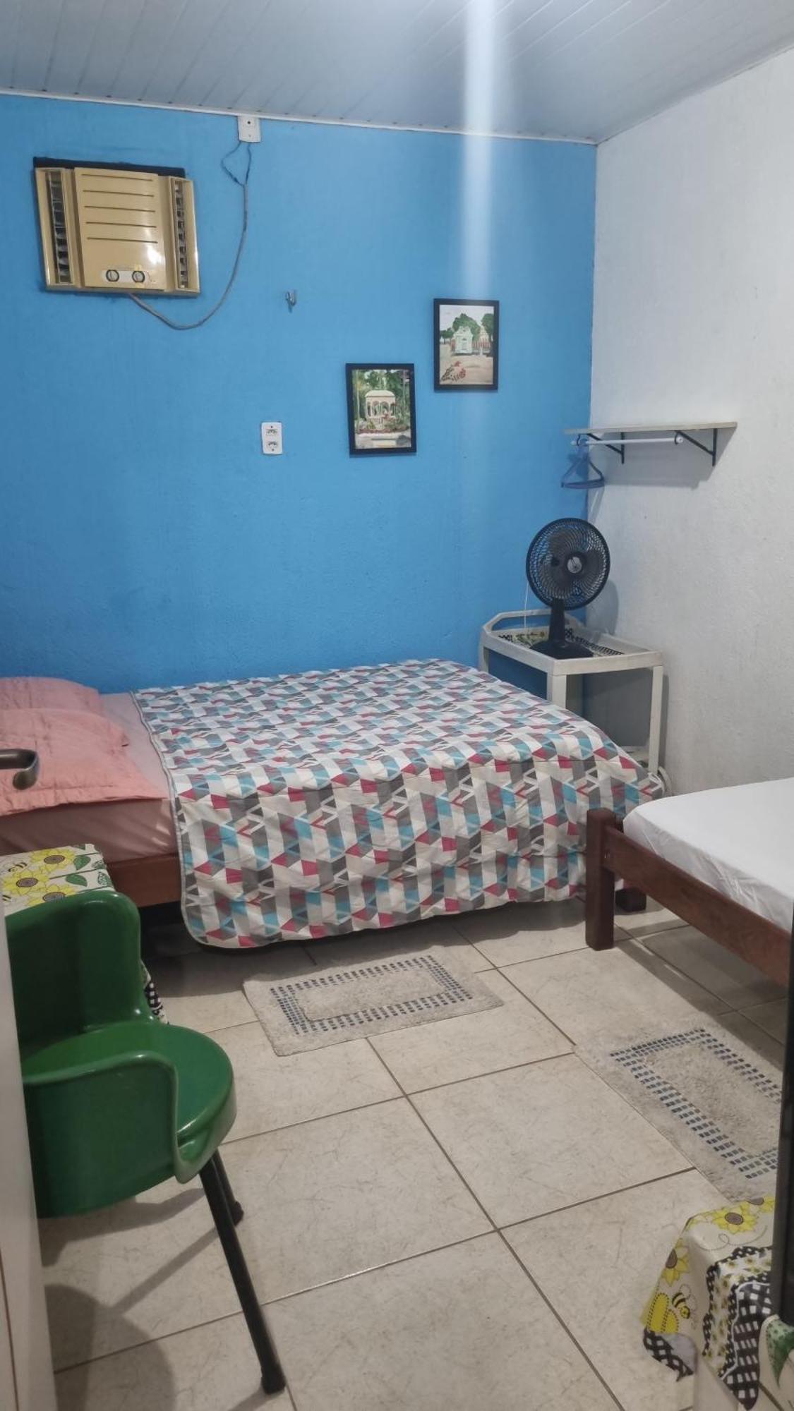 Quarto Triplo Básico com Banheiro Compartilhado