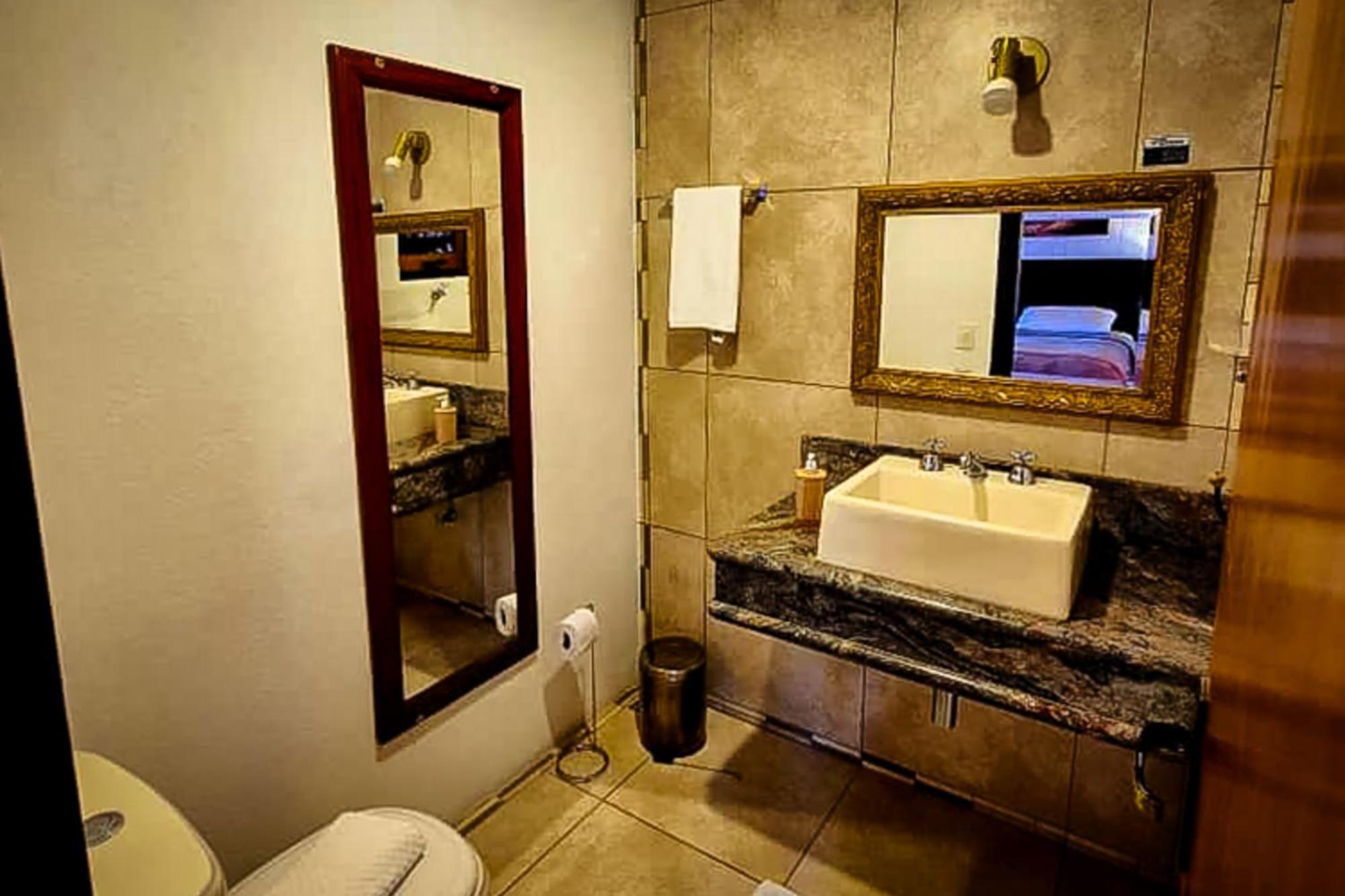 Super Luxury Room,1739465927:JPEG