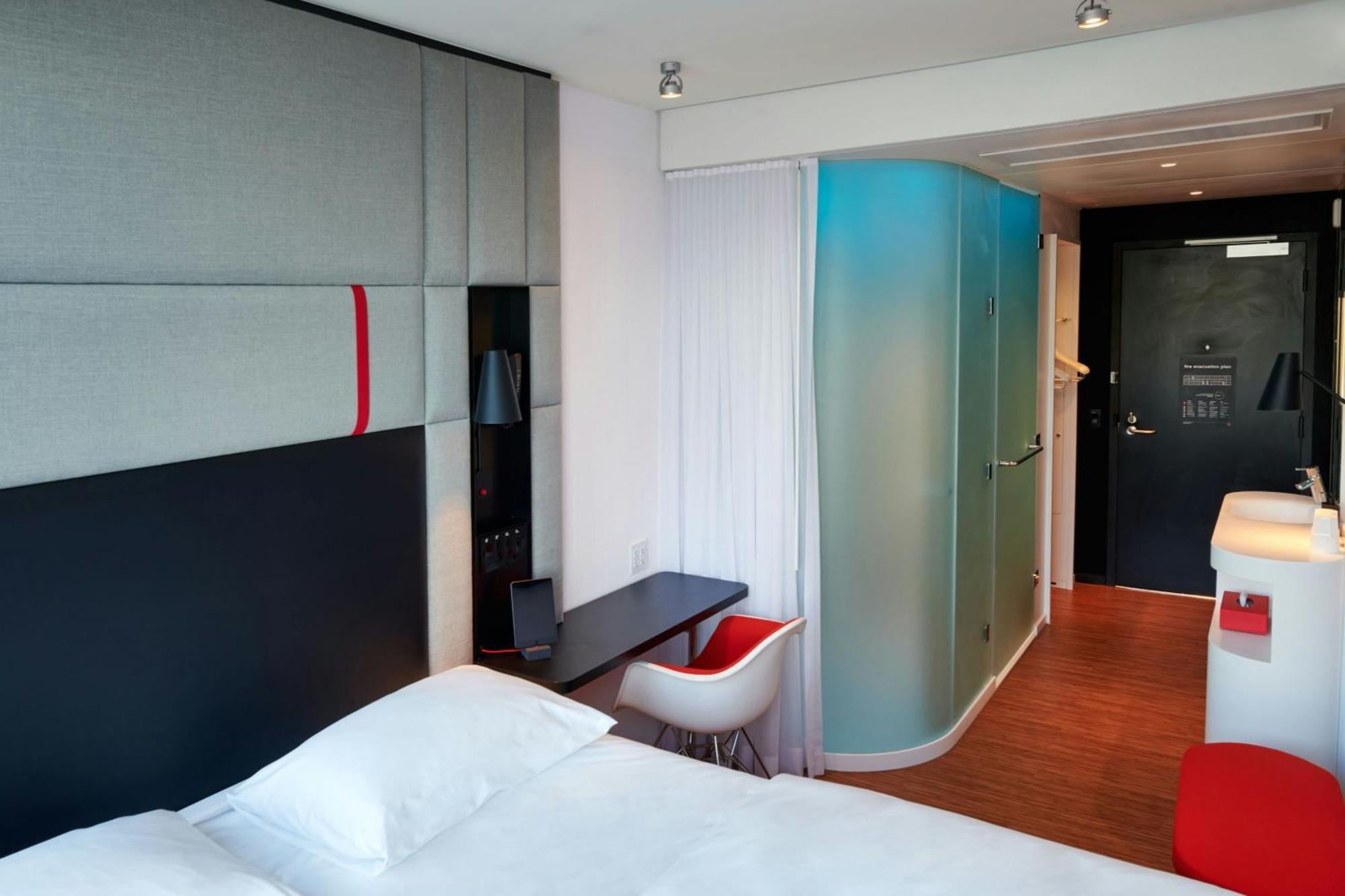 Habitación con cama extragrande y vistas premium