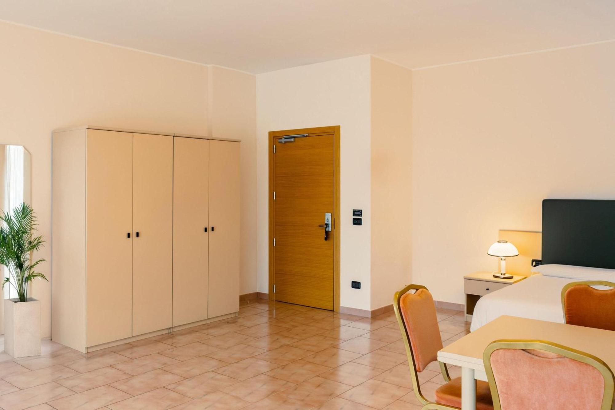 Double Room Disability Access,1740028526:JPEG