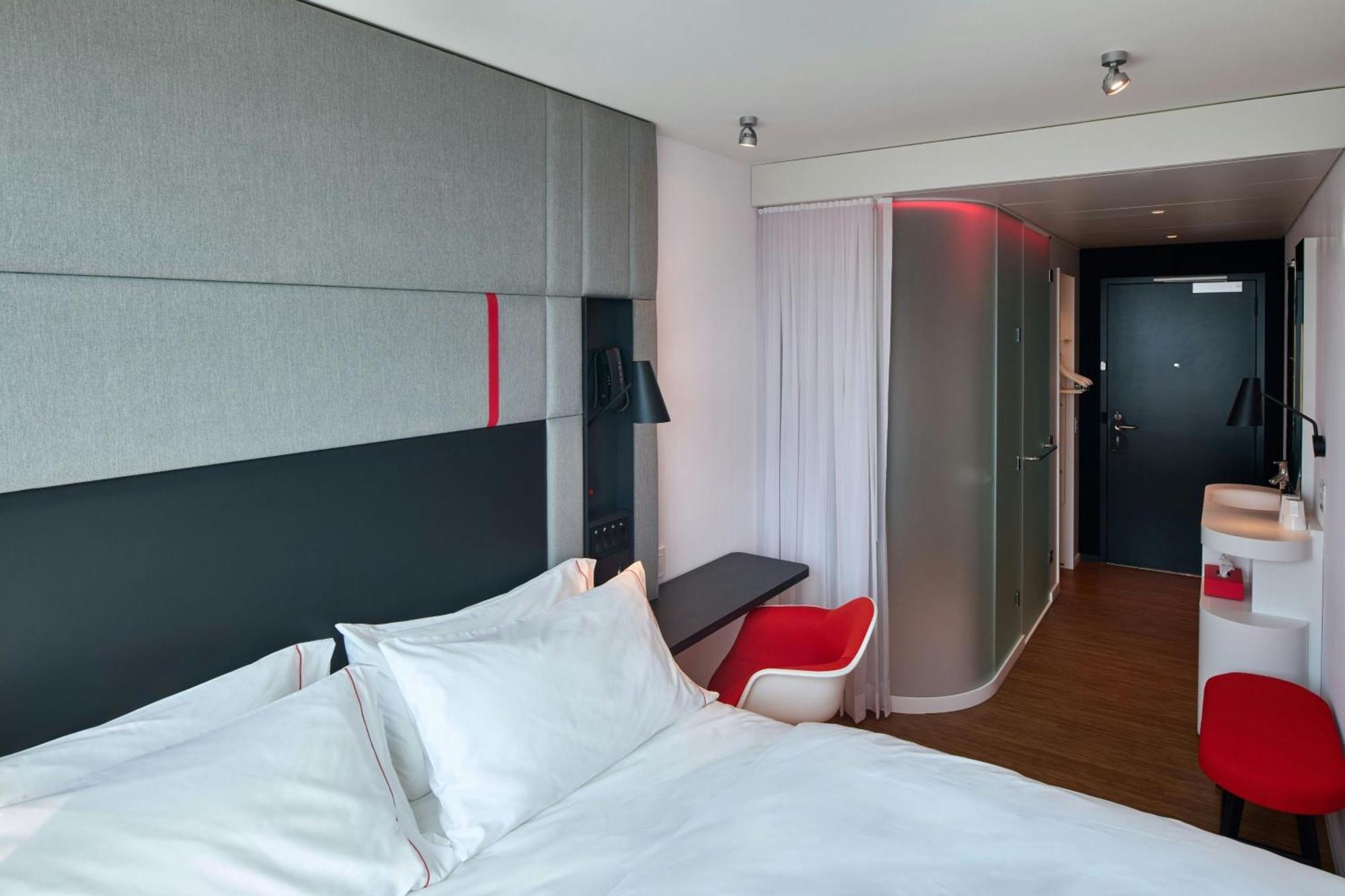 Habitación con cama extragrande y vistas premium
