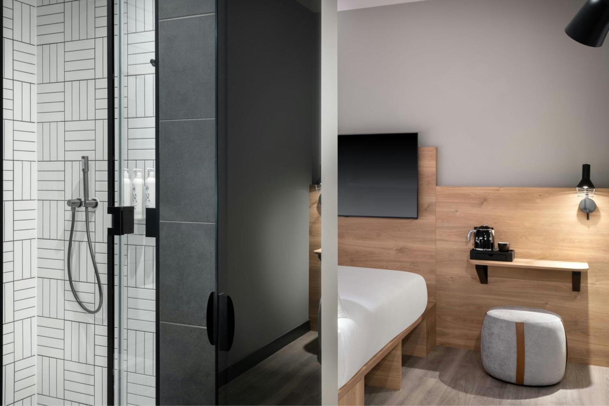 Habitación Moxy con cama grande