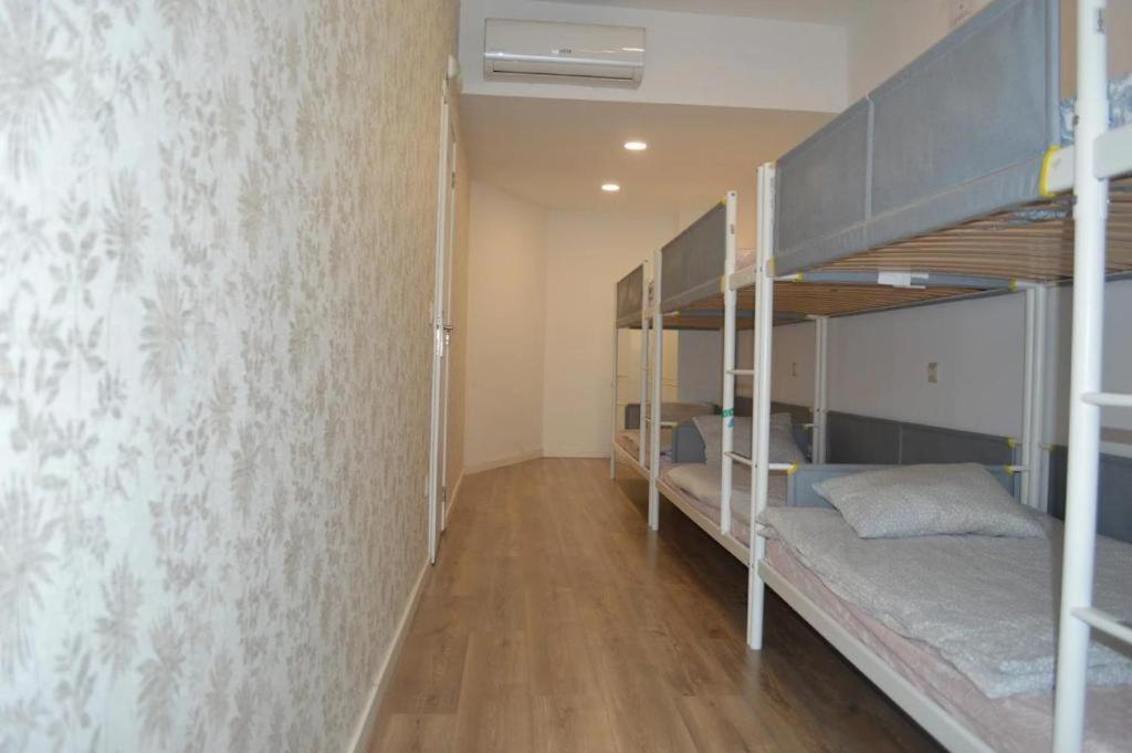 Mixed Dormitory Room,1741055335:JPEG