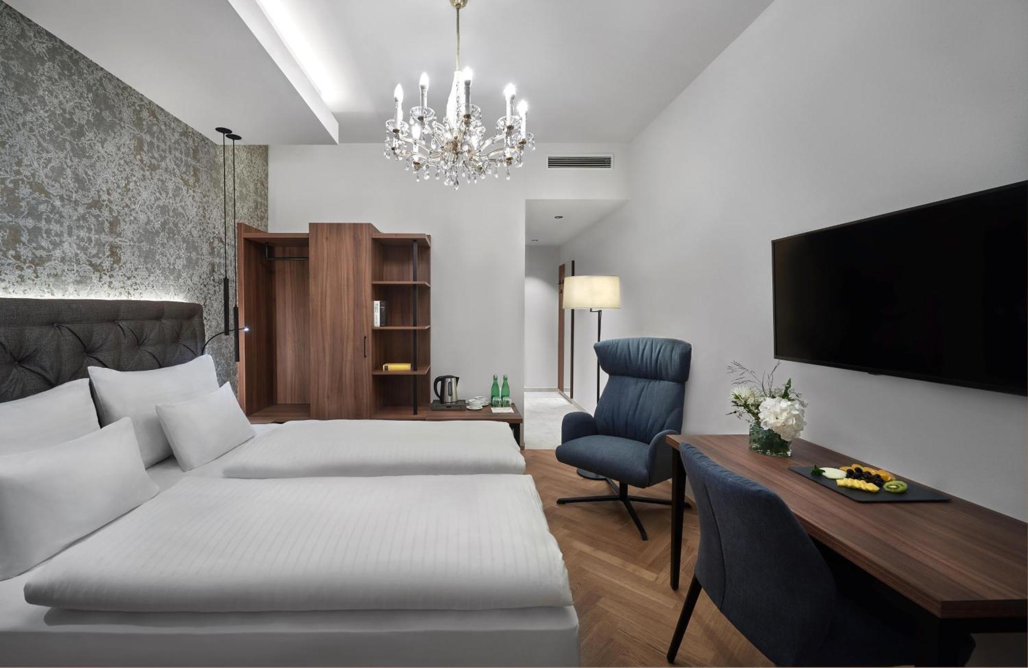 Classic Double Room,1742569165:JPEG
