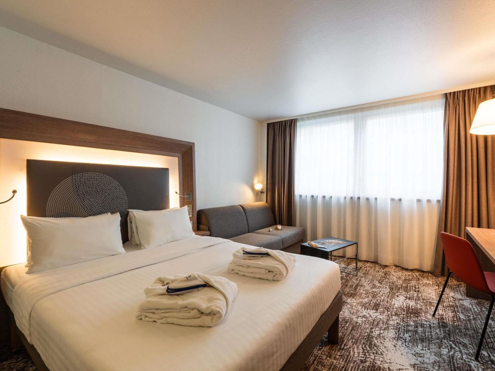 Executive Quadruple Room with Queen Bed and Double Sofa Bed,1742573960:JPEG