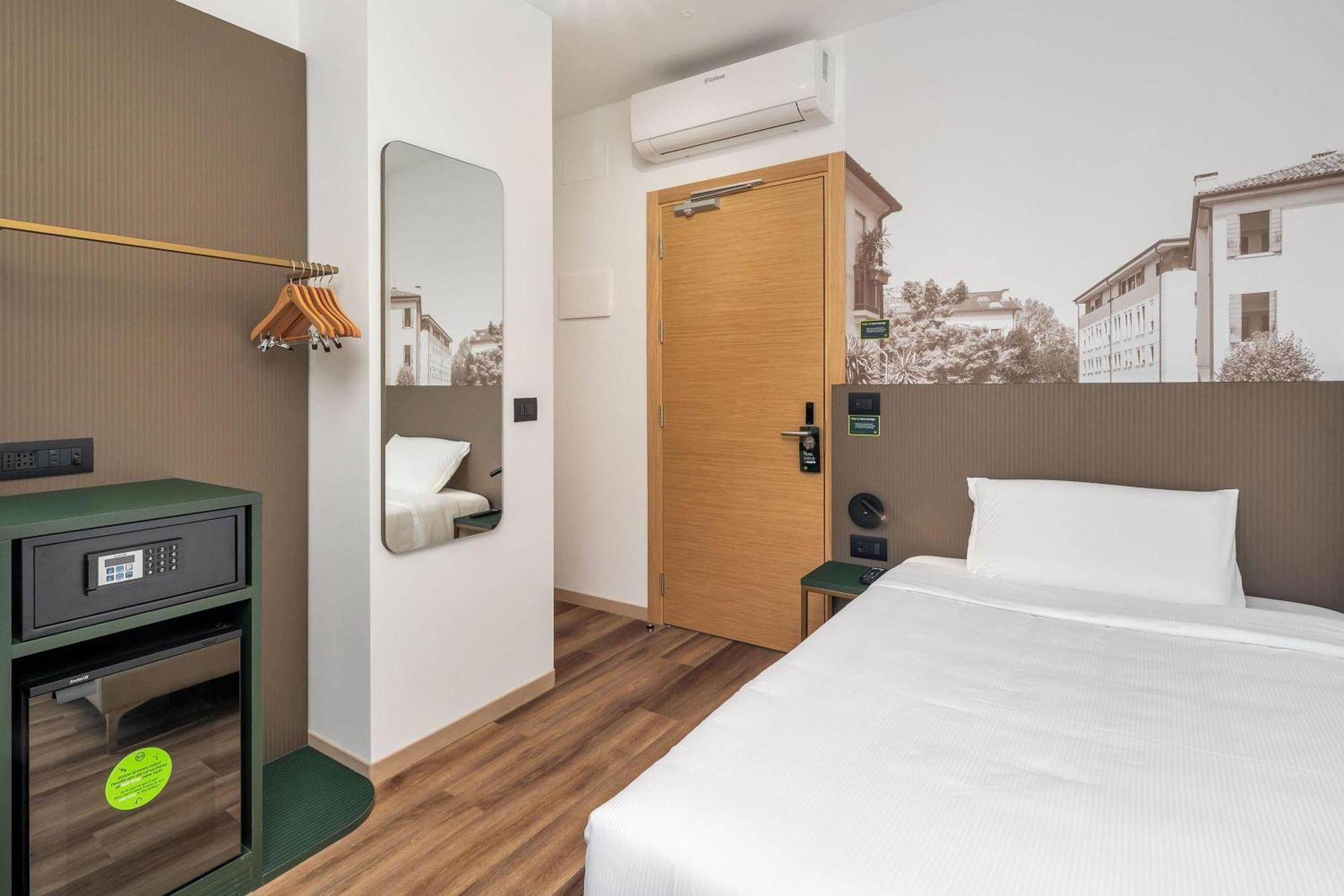 Single Room,1742586082:JPEG