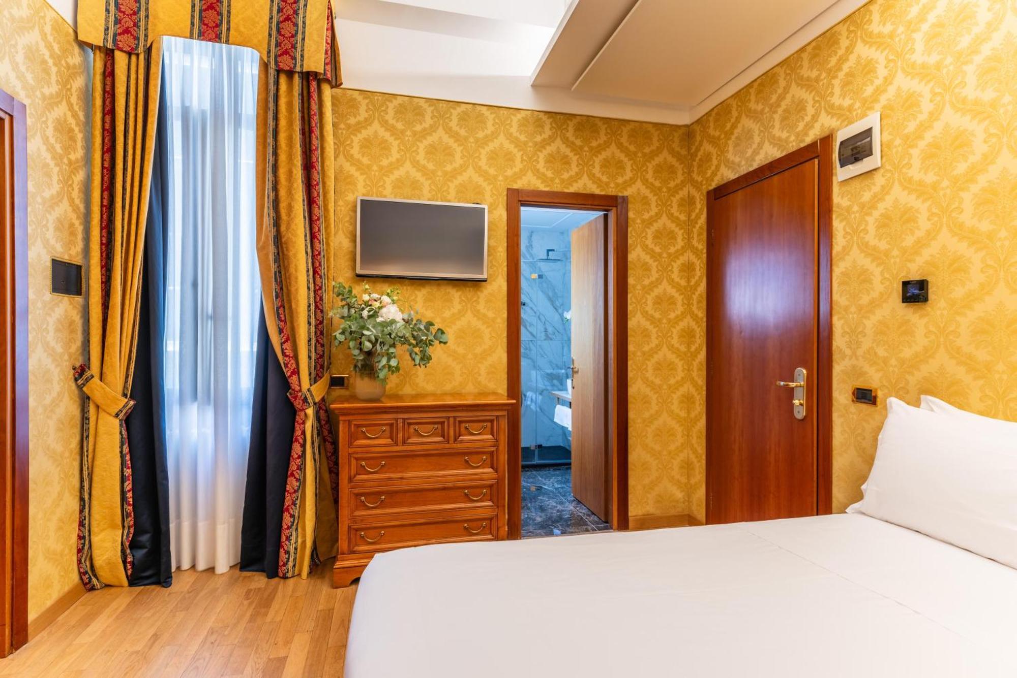 Family Room One King Bed Two Single Beds Non-Smoking,1742586994:JPEG