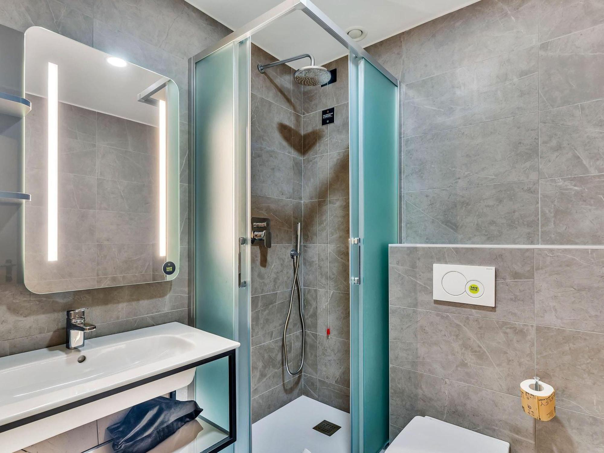 Triple Room,1742589175:JPEG