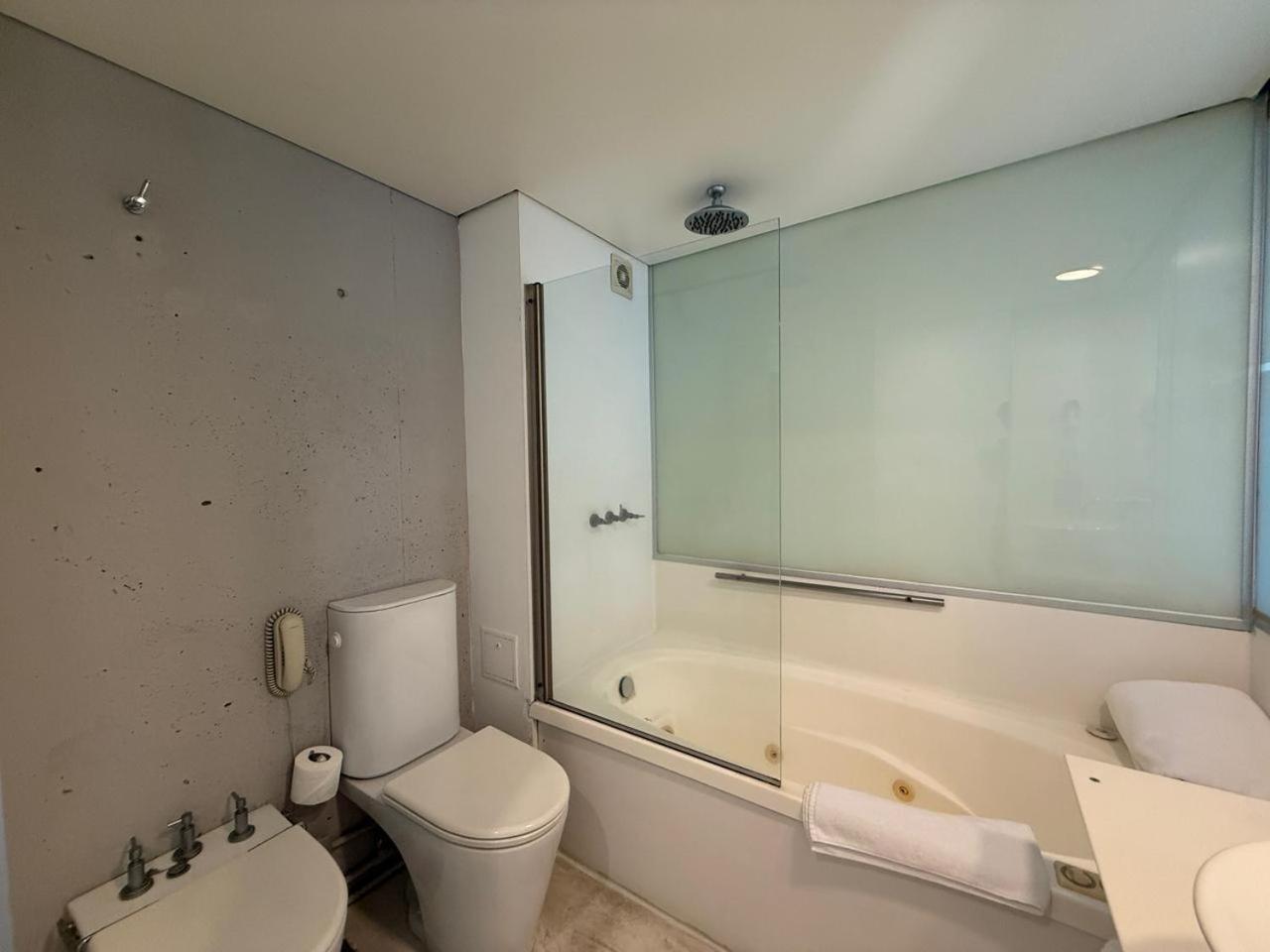 Executive Suite,1742619555:JPEG
