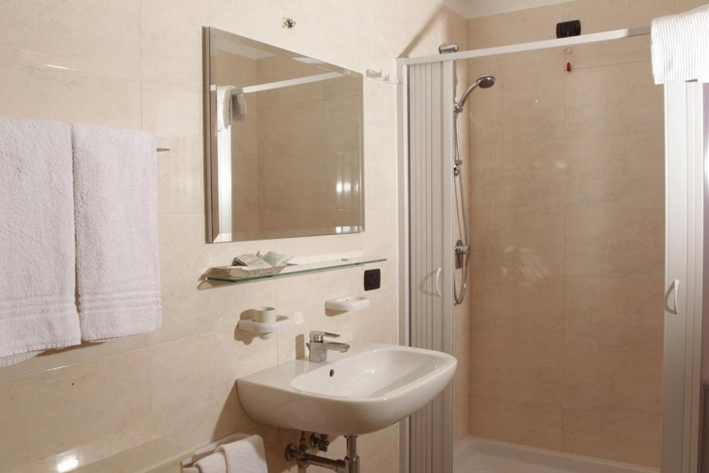 Standard Double Room,1742620217:JPEG