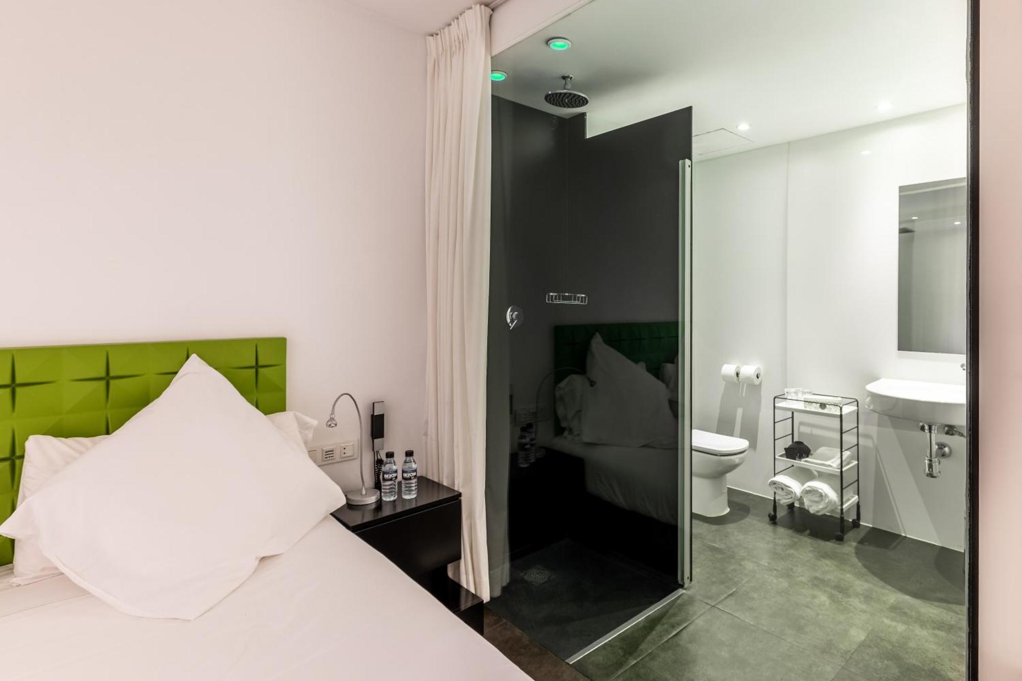 Large Single Room,1742643875:JPEG