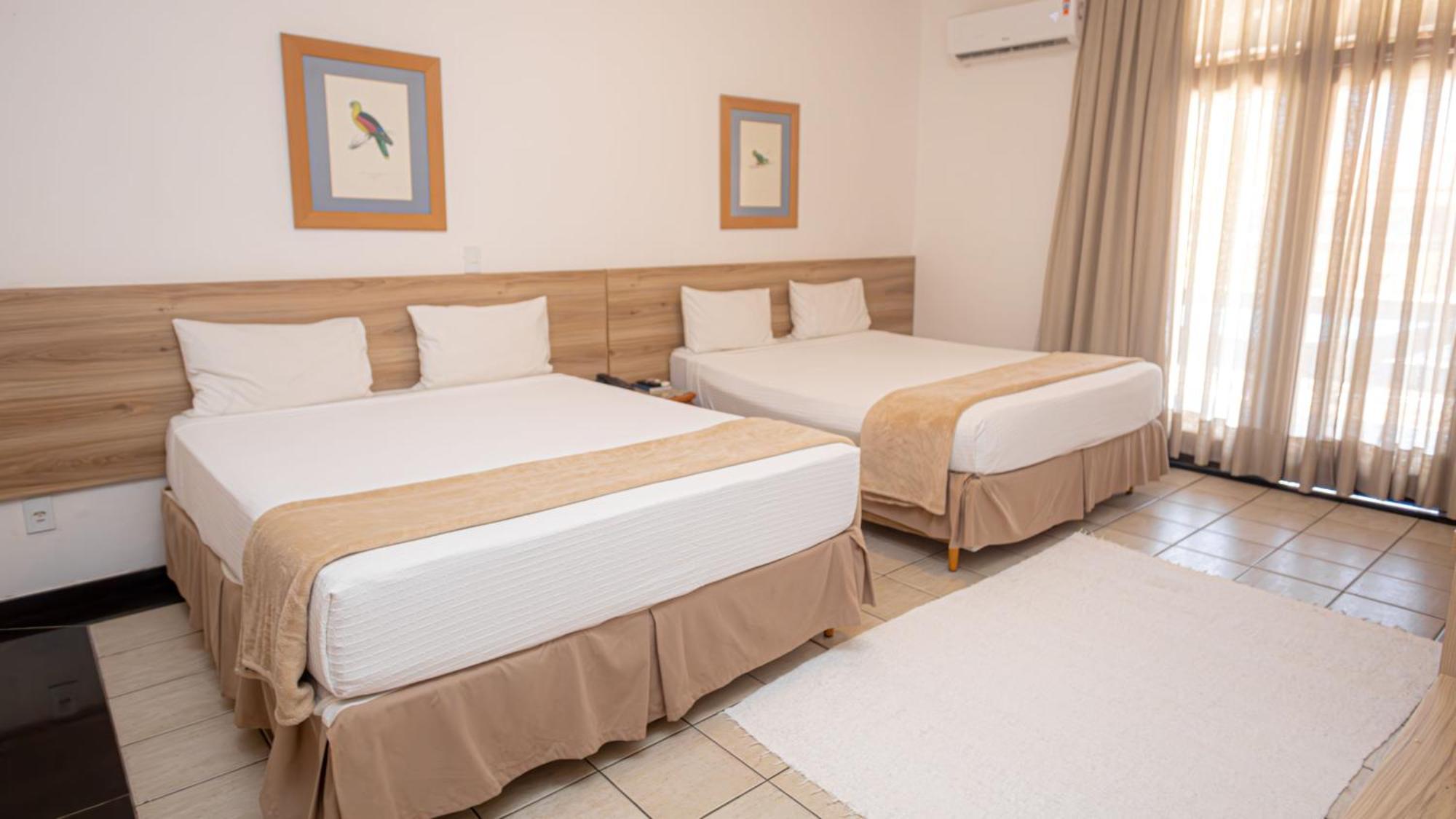 Quarto Duplo com Vista da Piscina