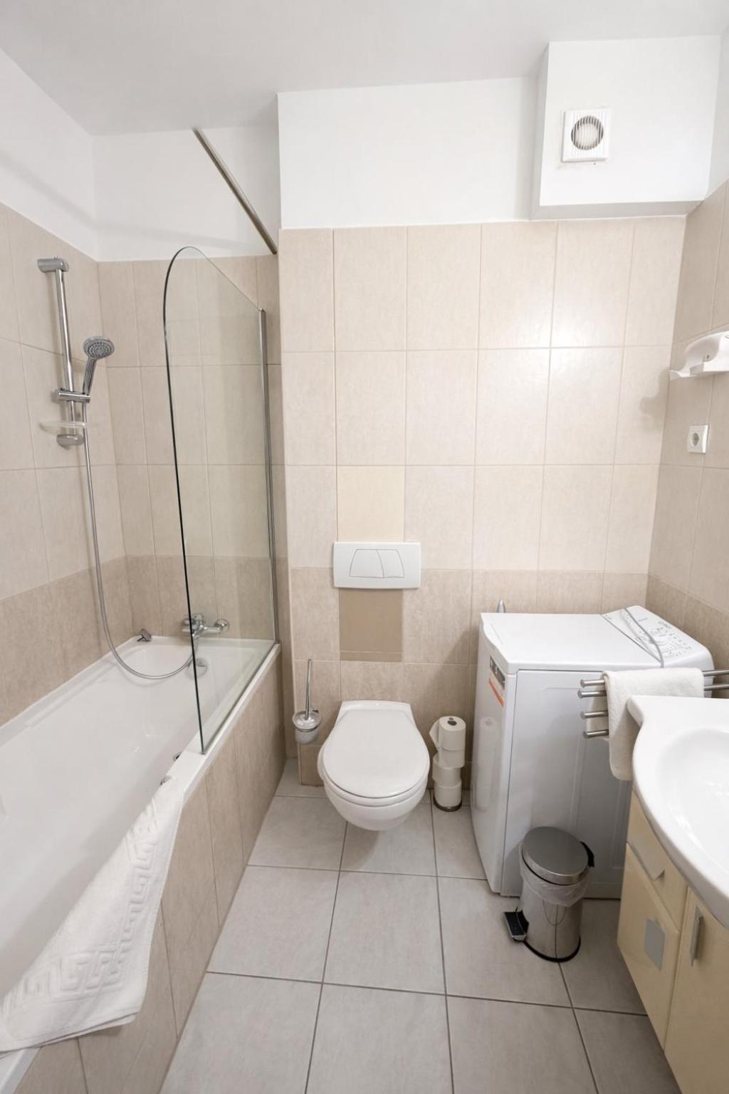 Superior One-Bedroom Apartment,1742714958:JPEG