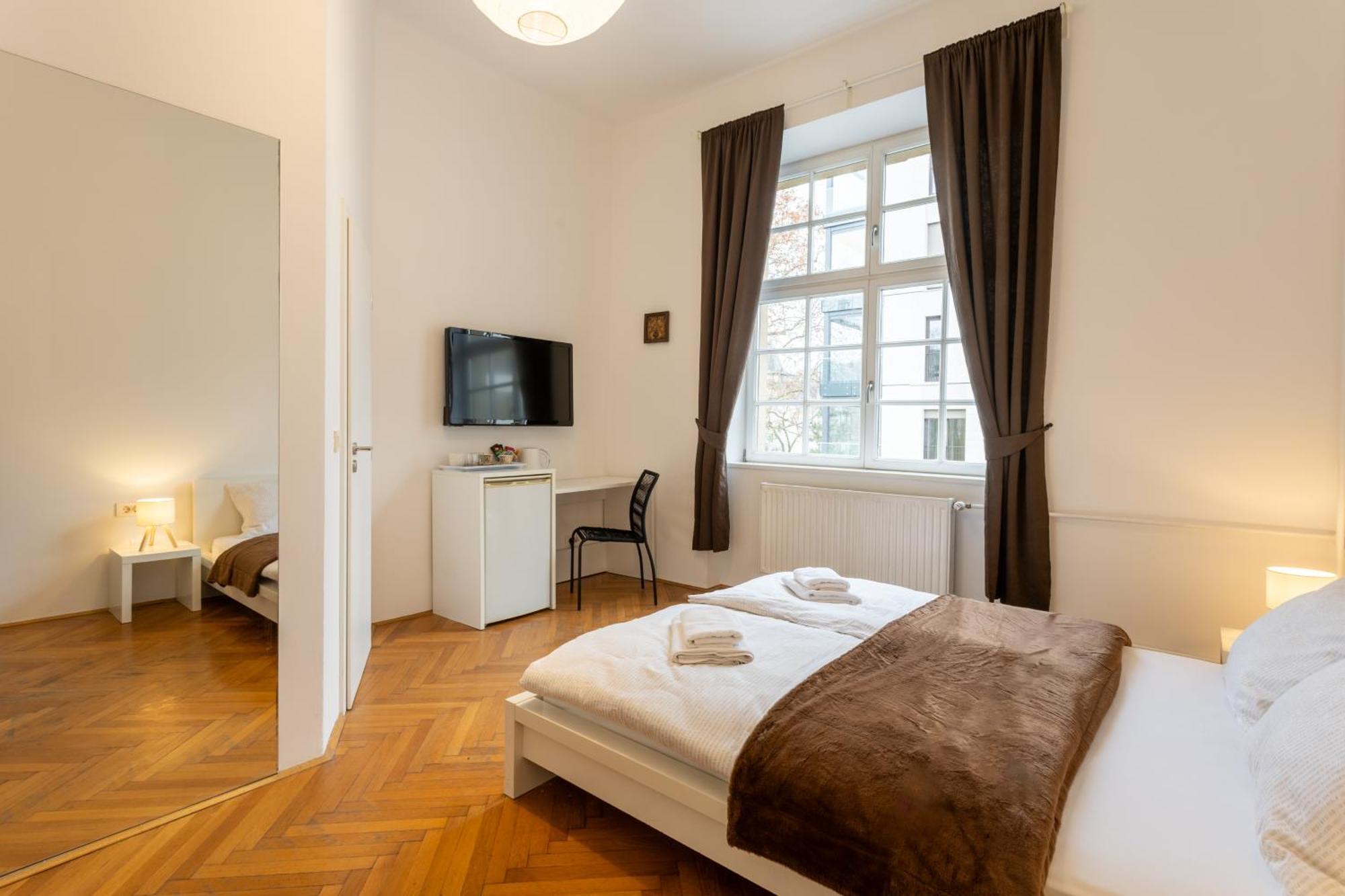 Double Room,1742729917:JPEG