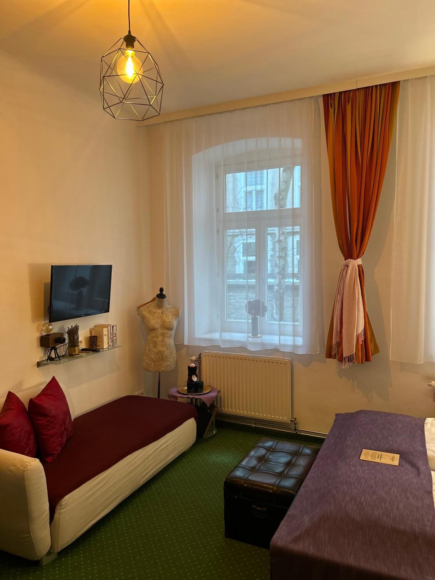 Double Room,1742747011:JPEG
