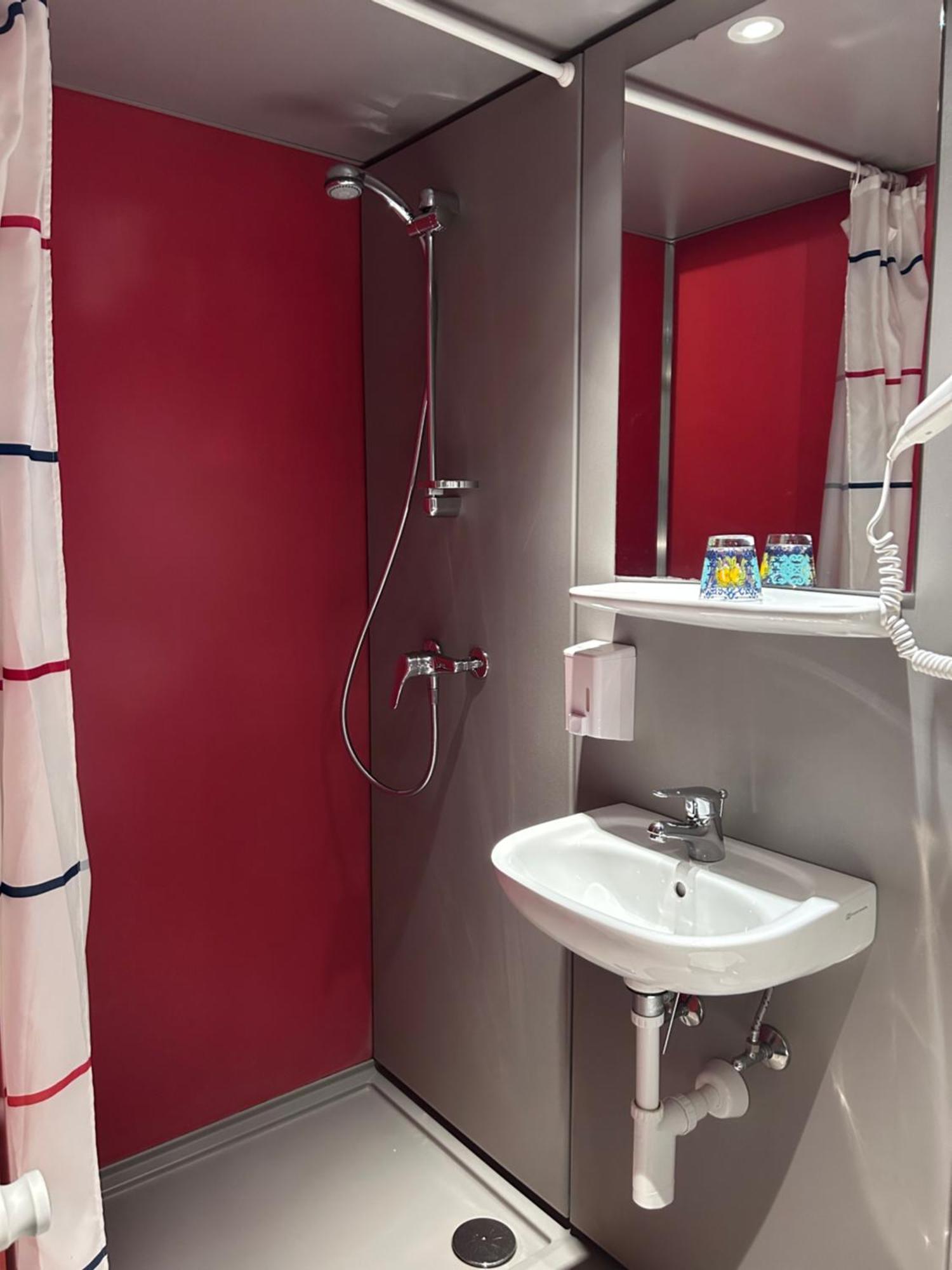 Single Room,1742721890:JPEG