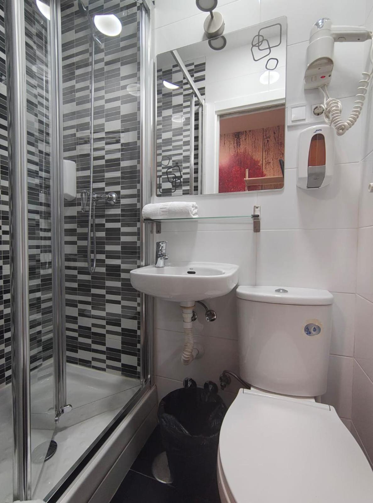 Single Room Private Bathroom