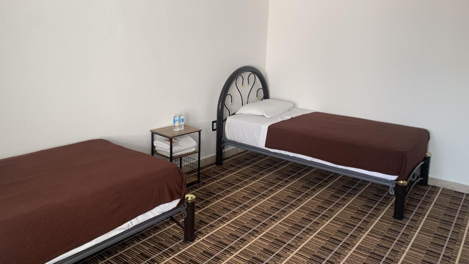 Twin Room,1742788904:JPEG