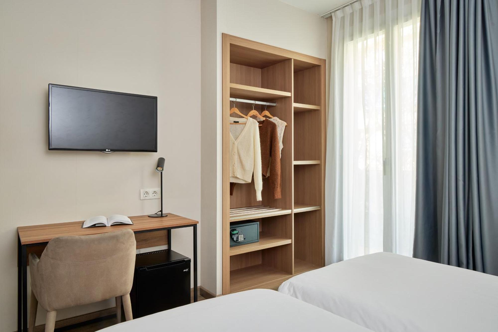 Quadruple Room,1742815787:JPEG