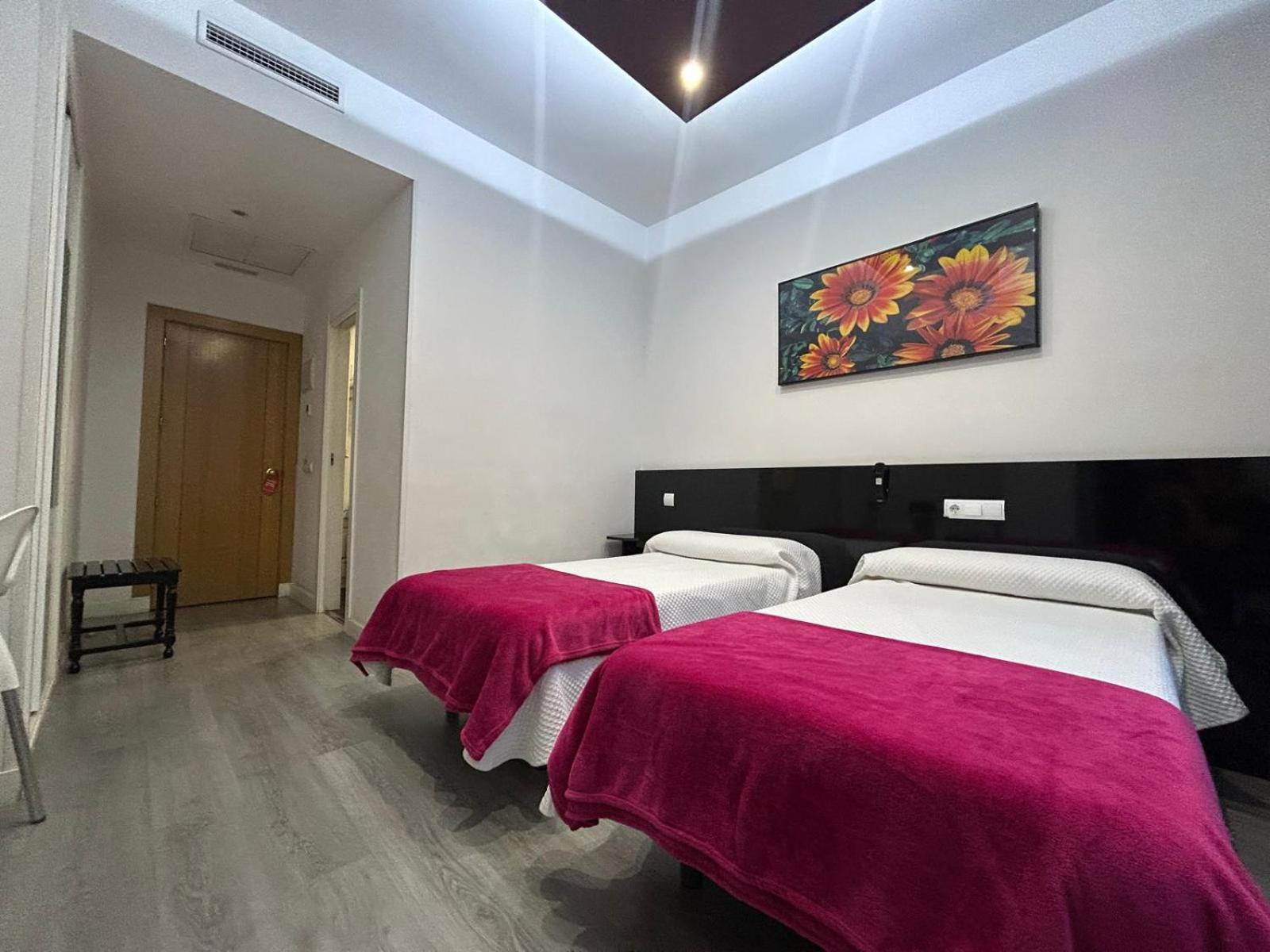 Twin Room,1742837139:JPEG