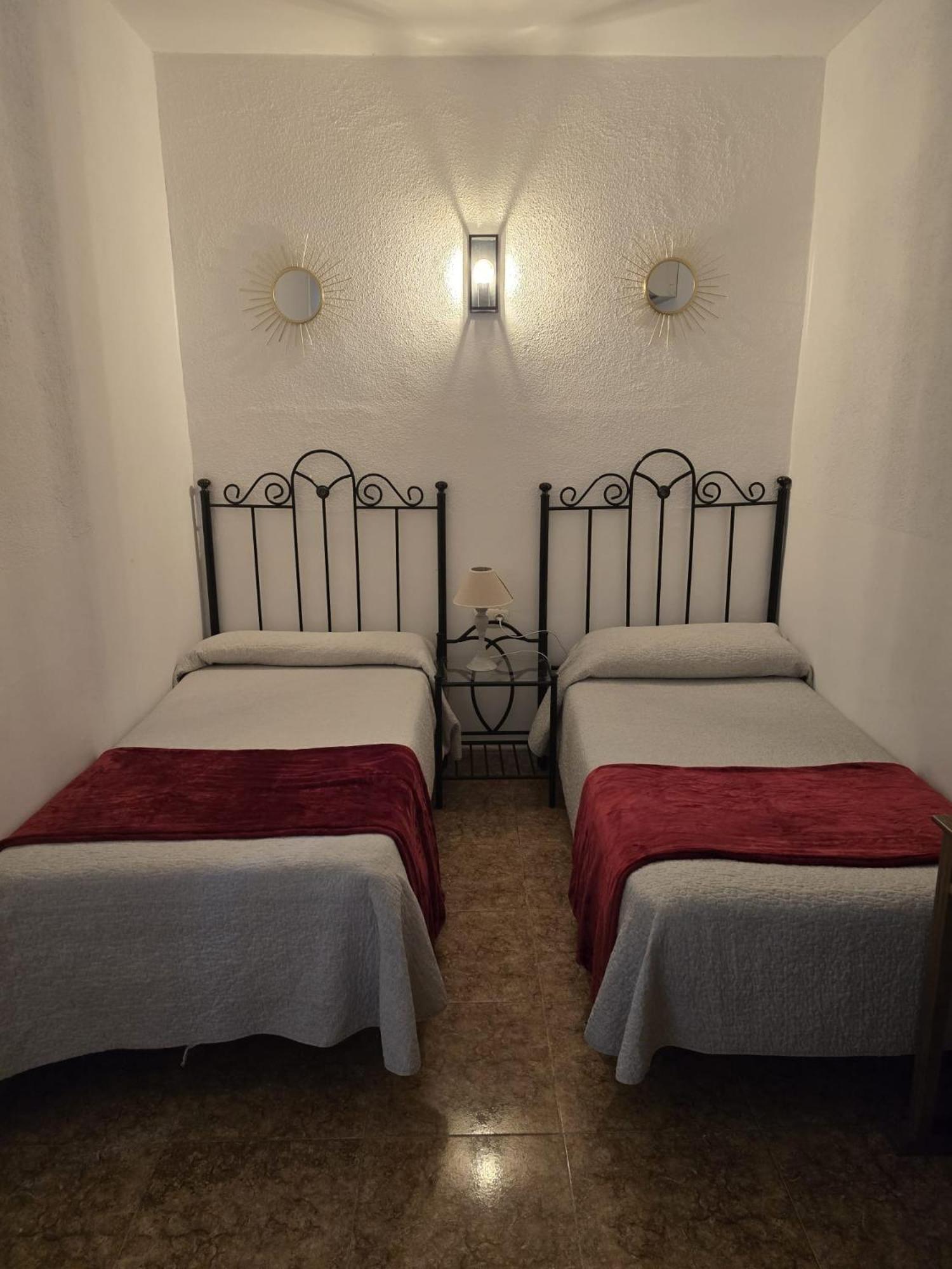 Twin Room,1742850367:JPEG