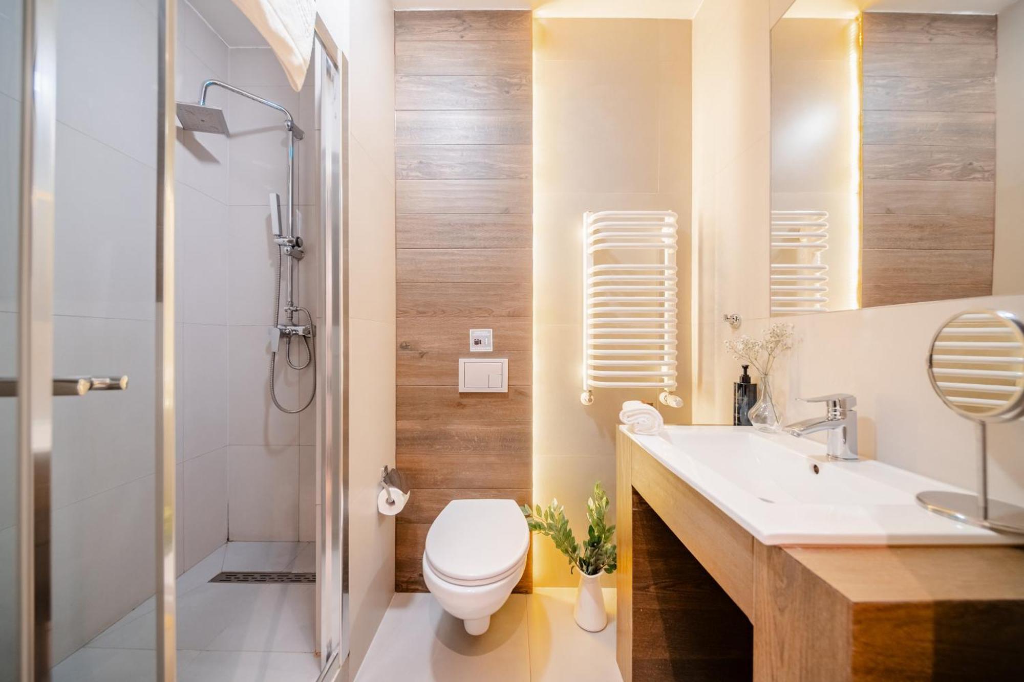 Quadruple Room Bathroom