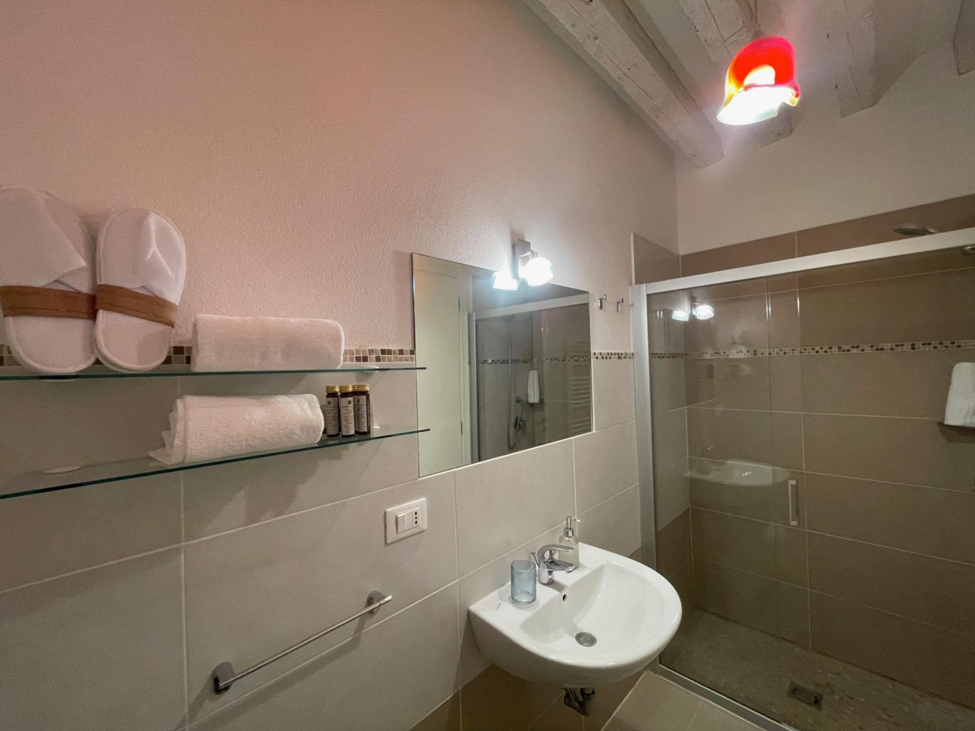 Comfort Room,1742936239:JPEG