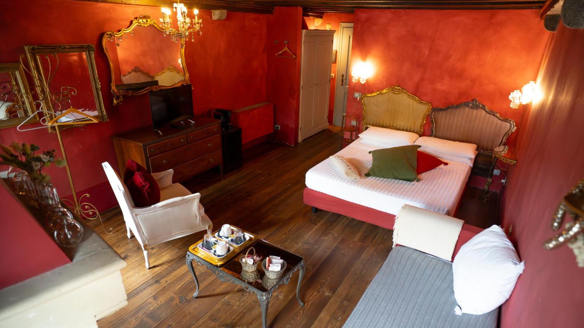 Double Room,1746966571:JPEG