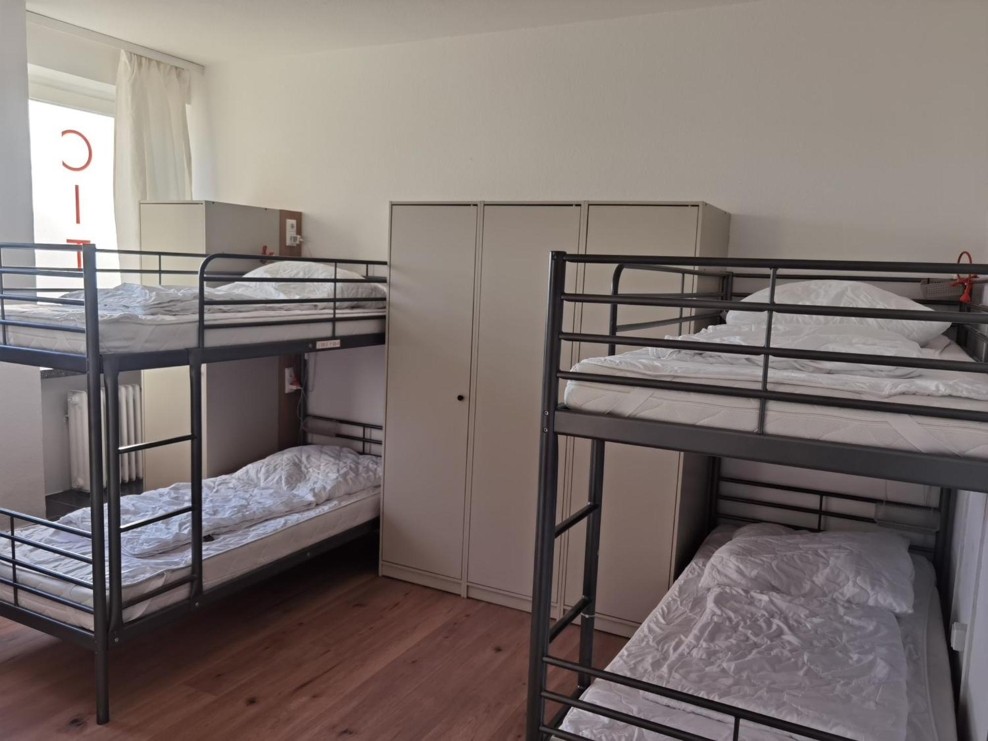 6-Bed Room