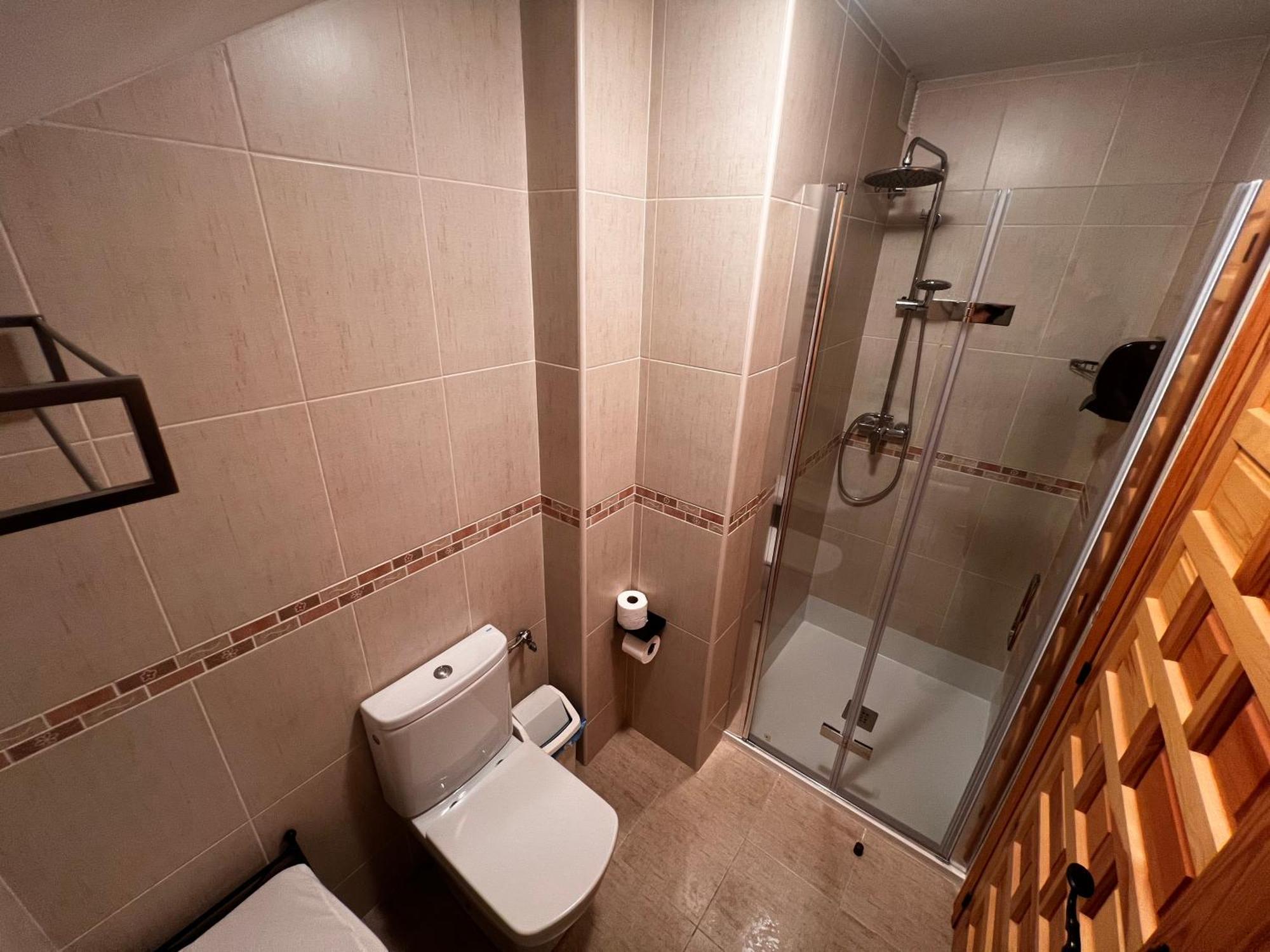 Single Room Private Bathroom,1742967497:JPEG