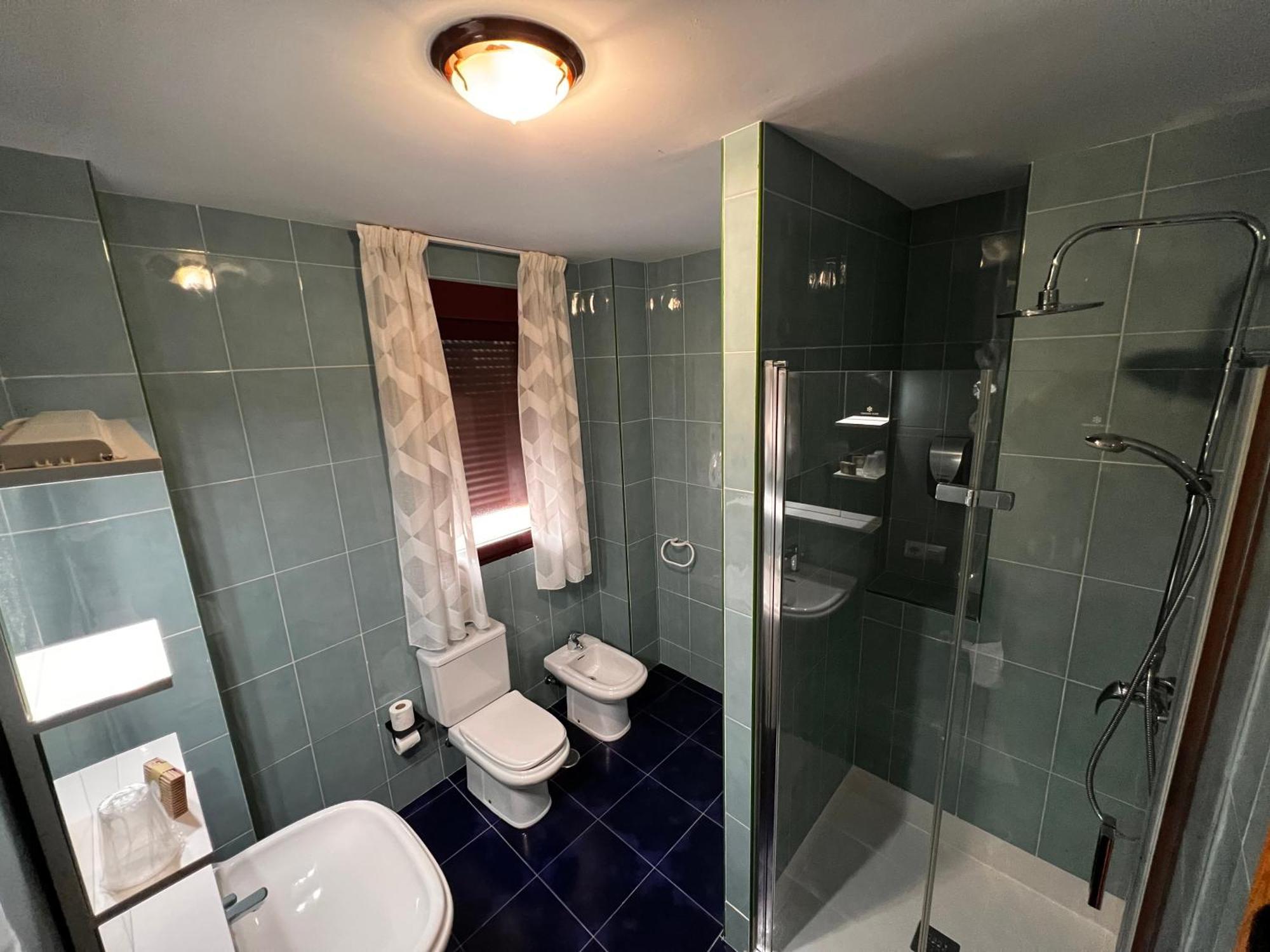 Twin Room,1742967526:JPEG