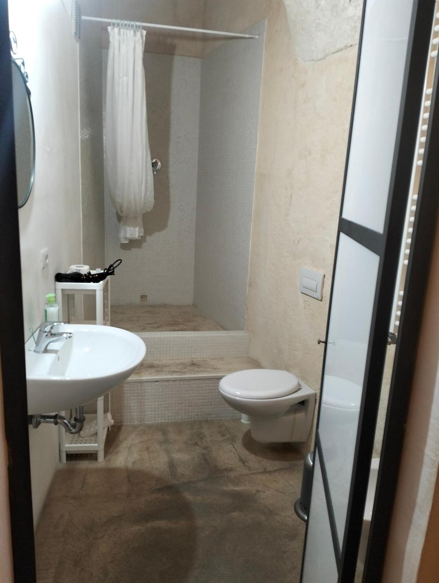 Deluxe Room,1742978584:JPEG