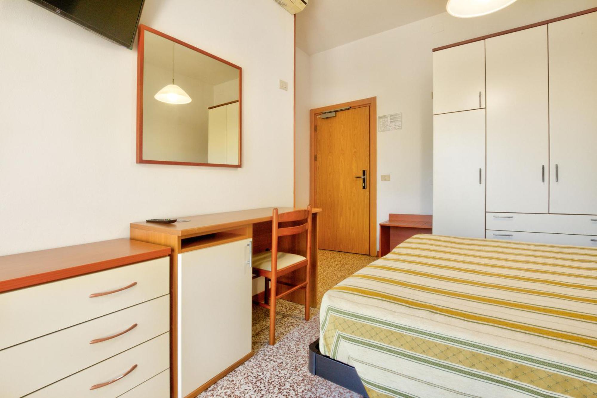 Standard Double or Twin Room,1743087202:JPEG
