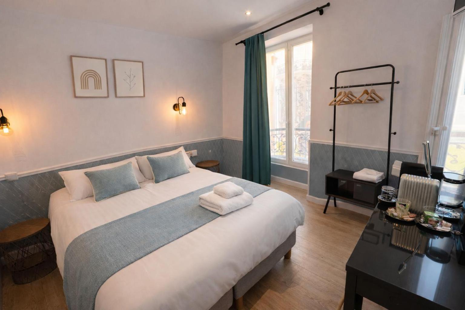 2 Adjoining Double Rooms
