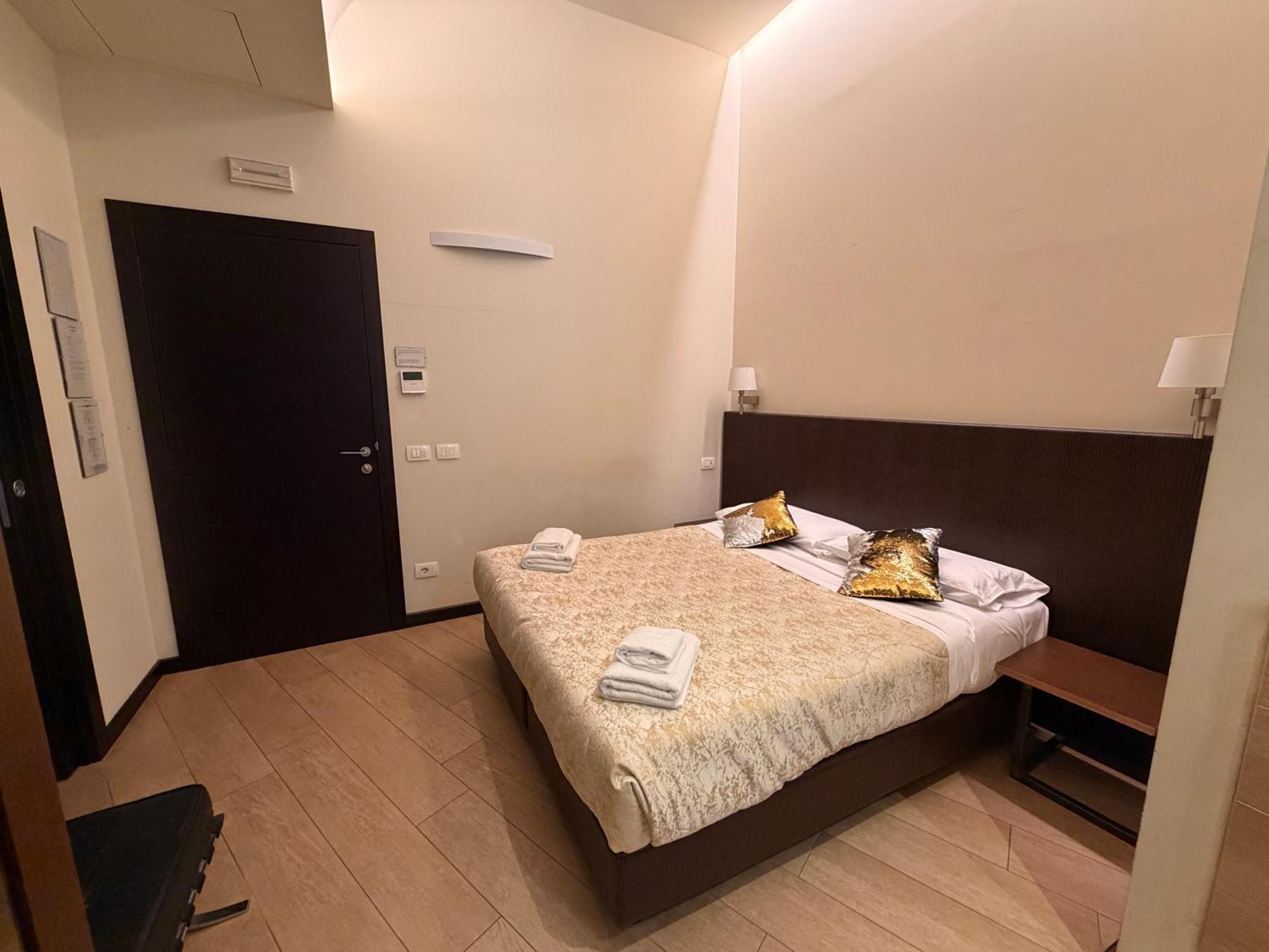 Deluxe Double Room,1743159397:JPEG