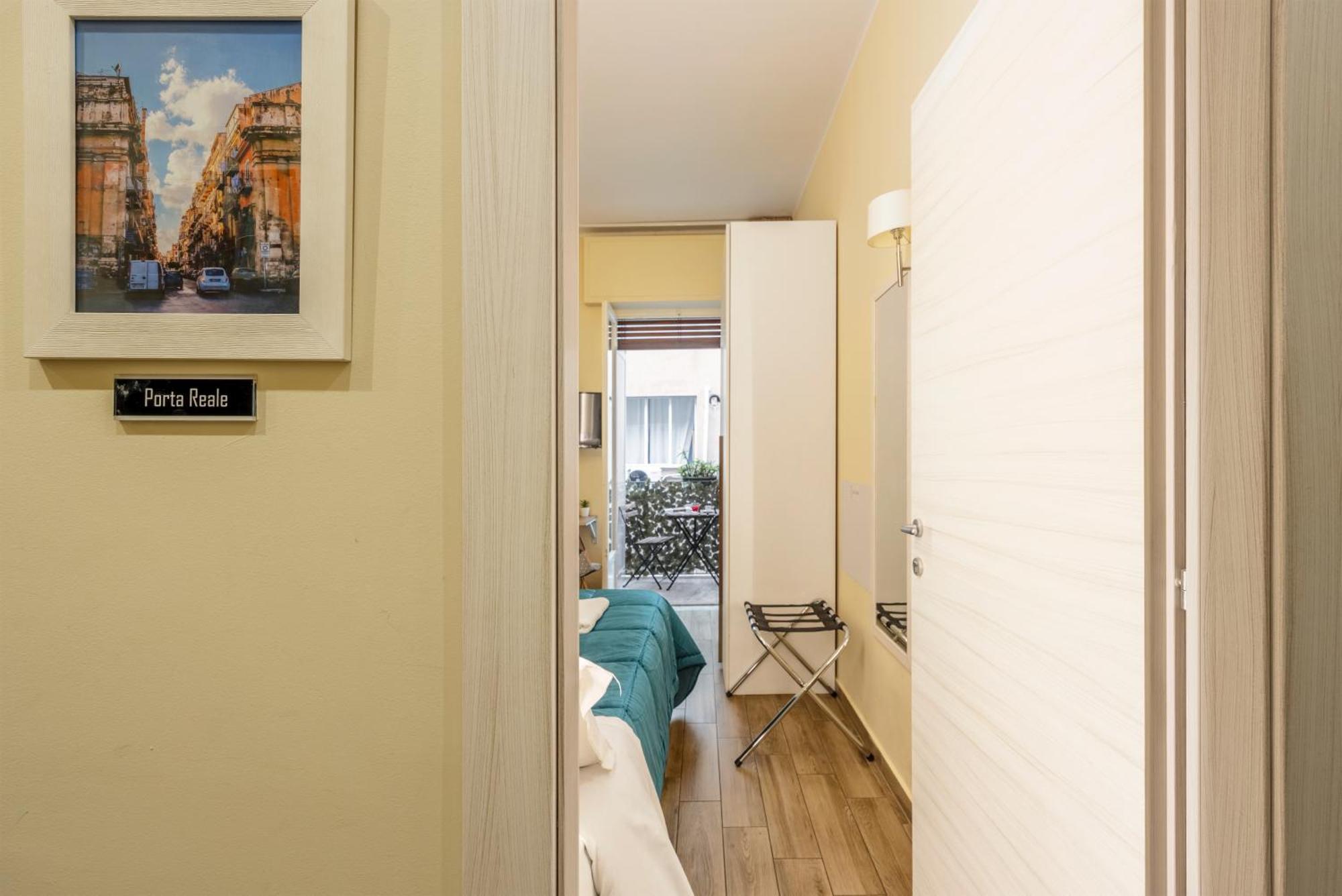 Camera Matrimoniale Small con Letto alla Francese