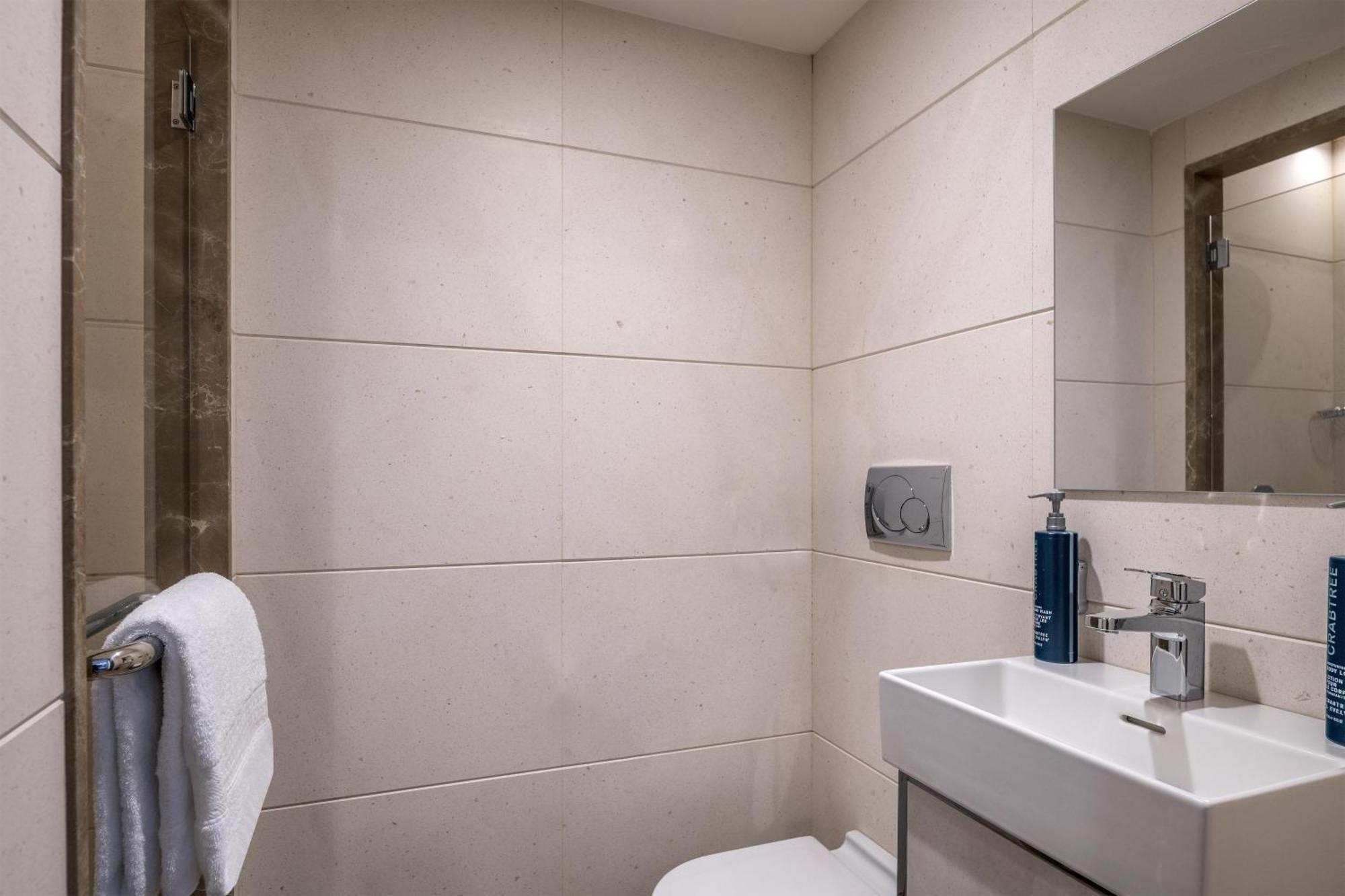 Deluxe One-Bedroom King Suite