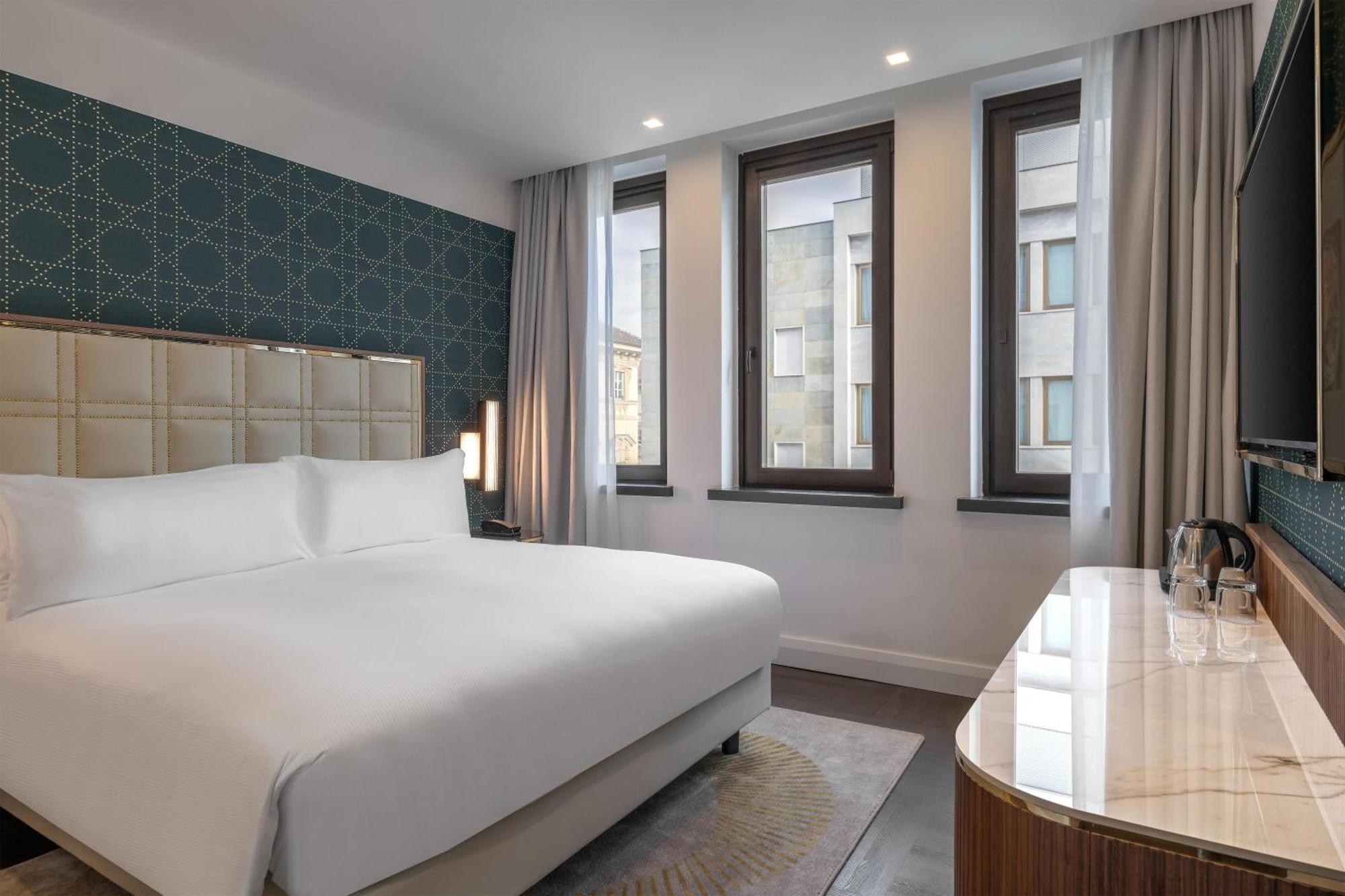 Deluxe One-Bedroom King Suite