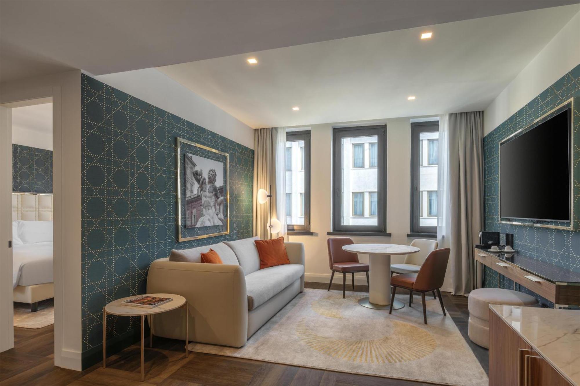 Deluxe One-Bedroom King Suite