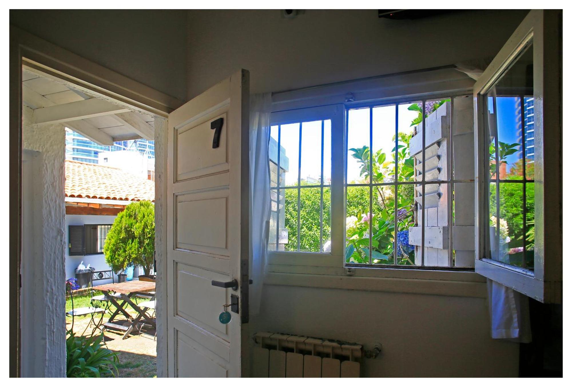 Family Room Garden View,1743339737:JPEG